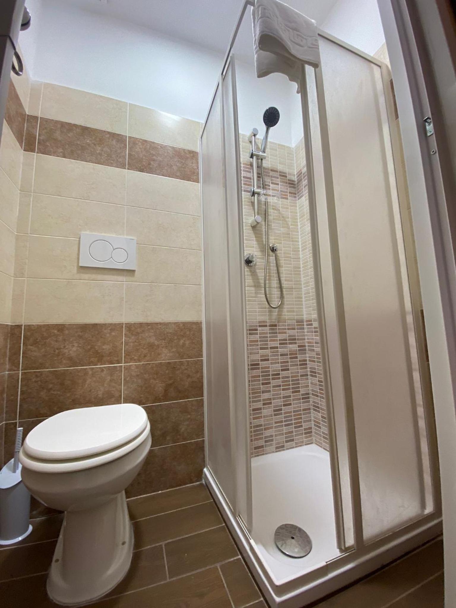 Single Room with Private Bathroom photo 2