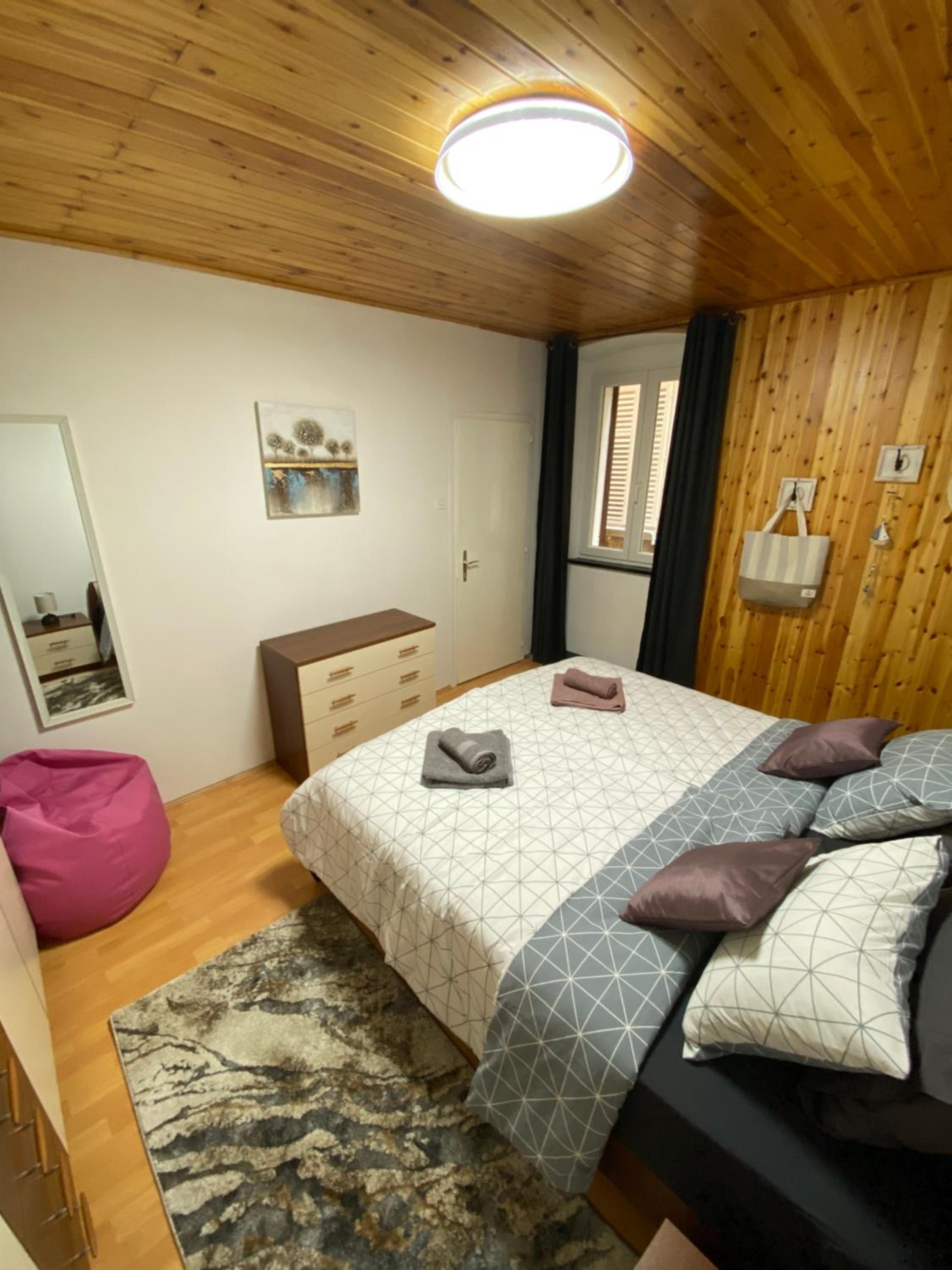 One-Bedroom Apartment photo 1