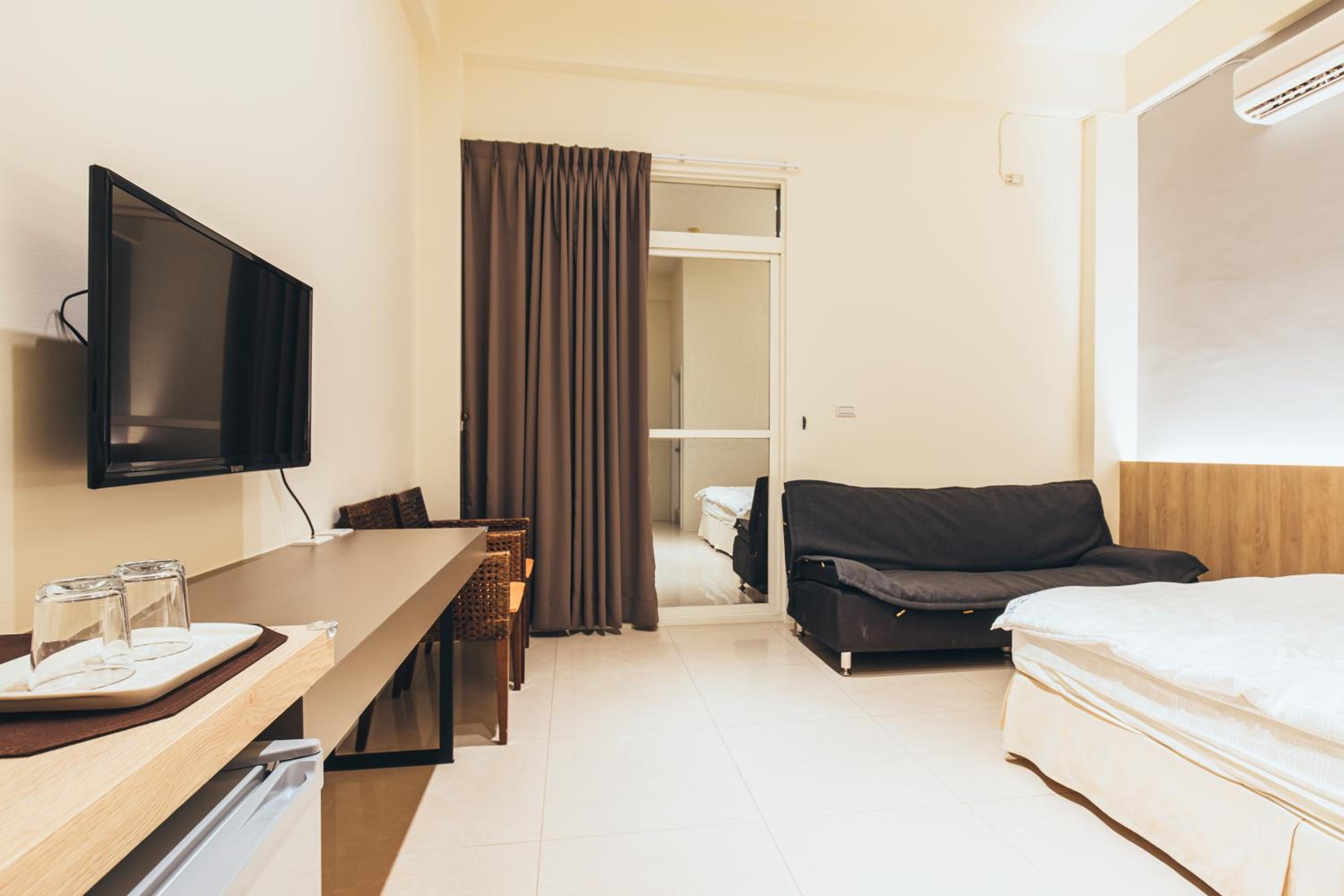 Deluxe Double Room with Balcony photo 2