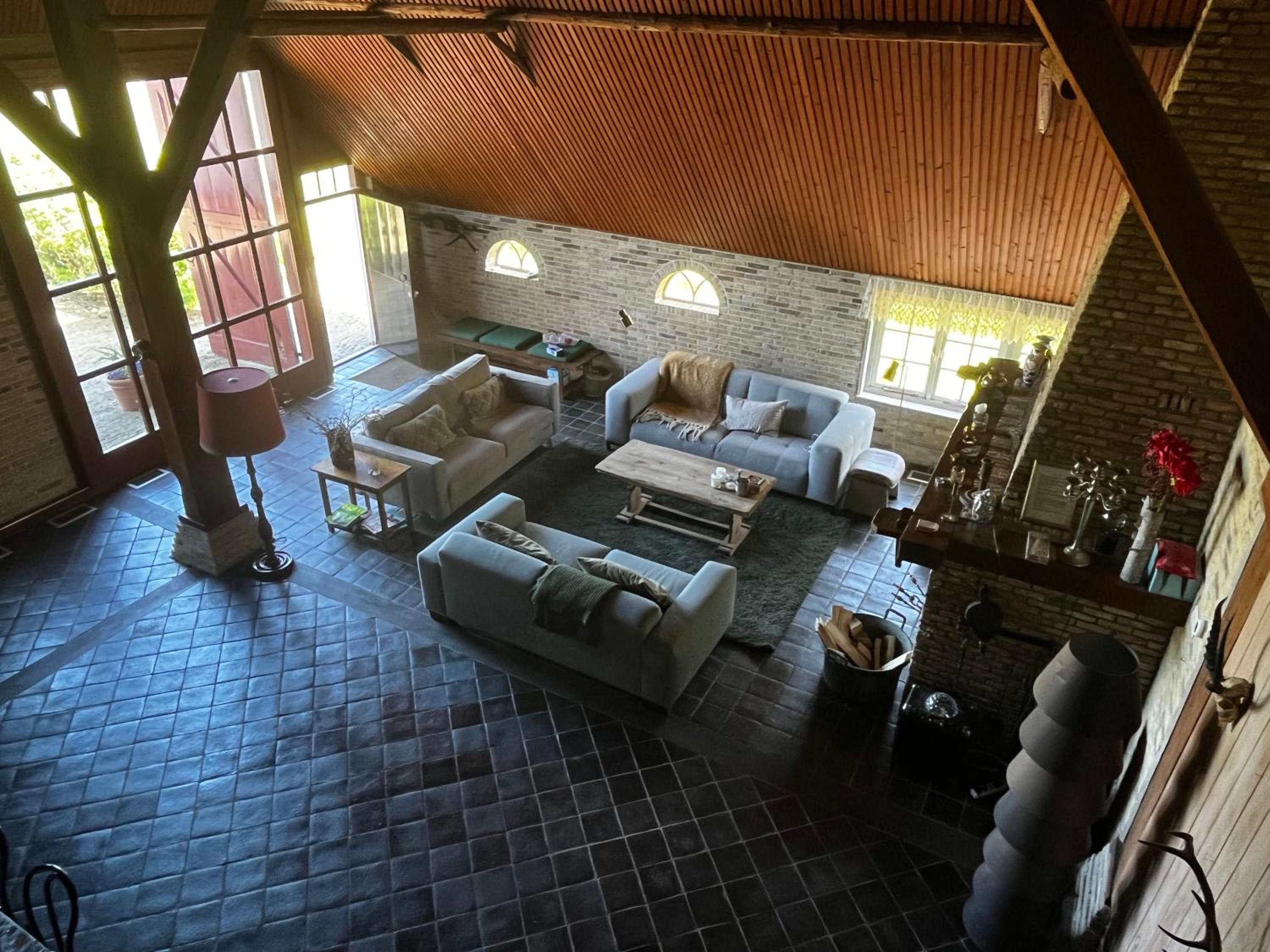 Villa - Photo 1