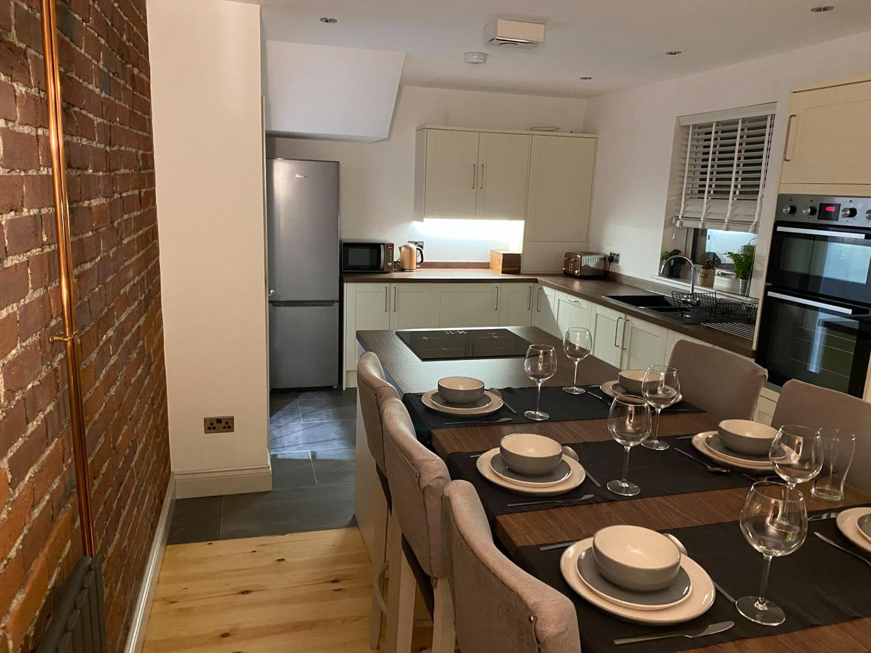 Three-Bedroom House - Photo 4