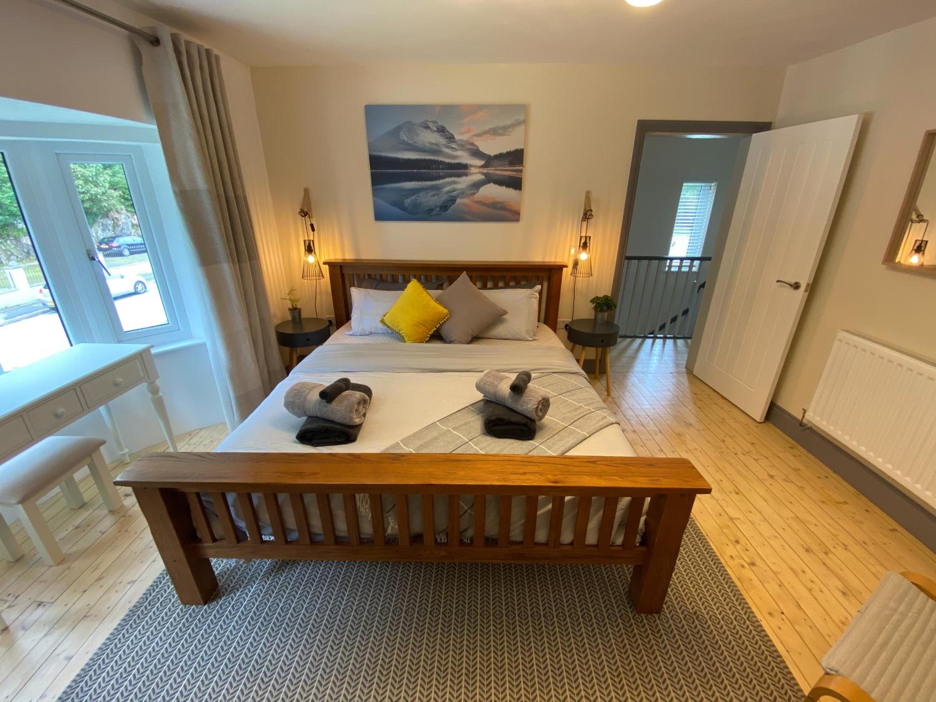 Three-Bedroom House - Photo 10
