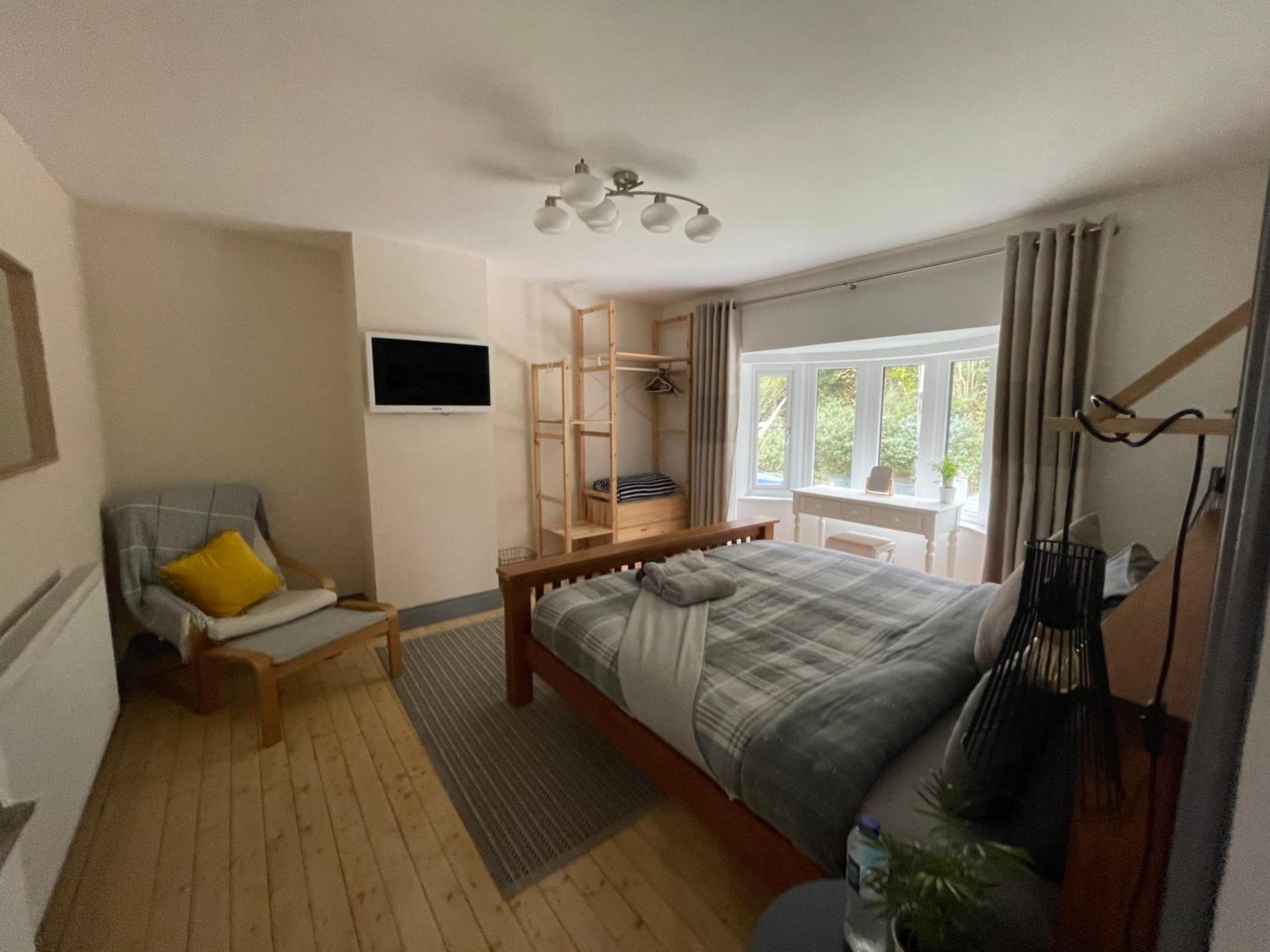 Three-Bedroom House - Photo 1