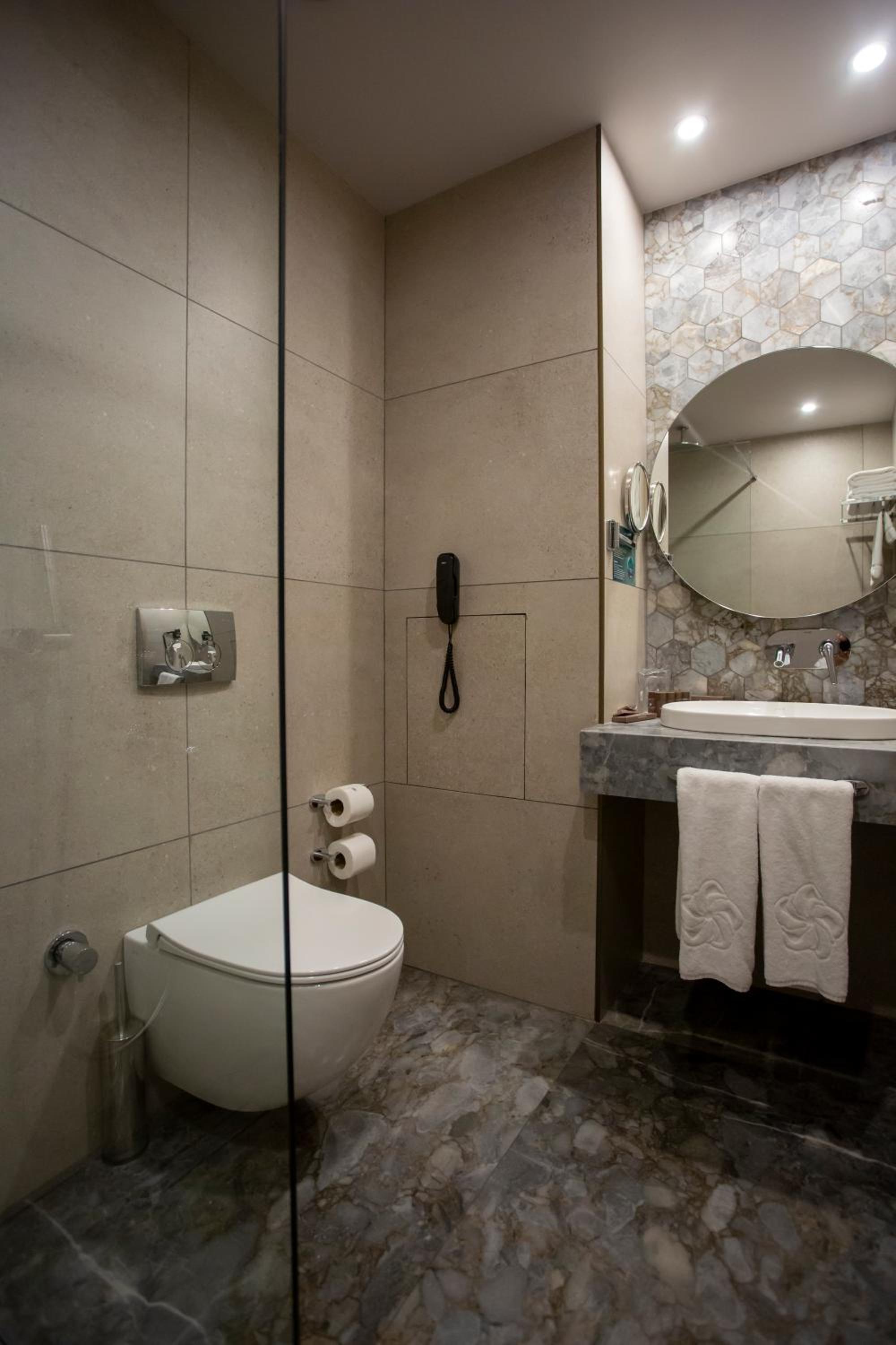 Deluxe Twin Room - Photo 6