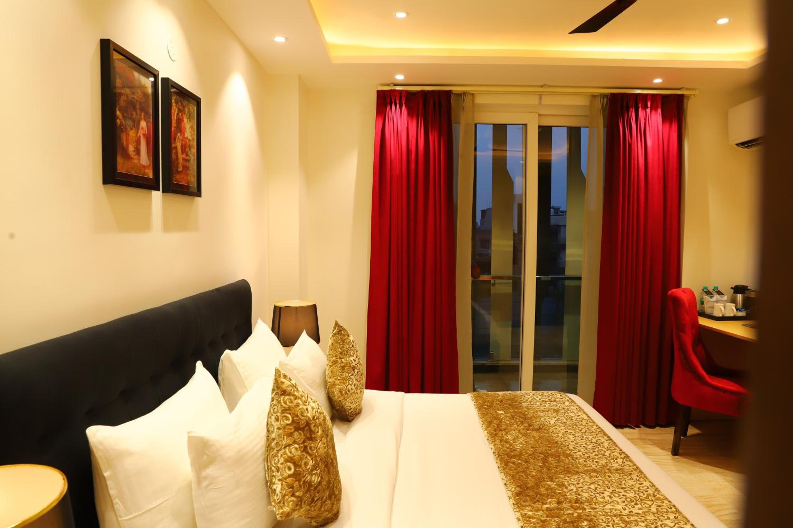 Deluxe King Room - Photo 2
