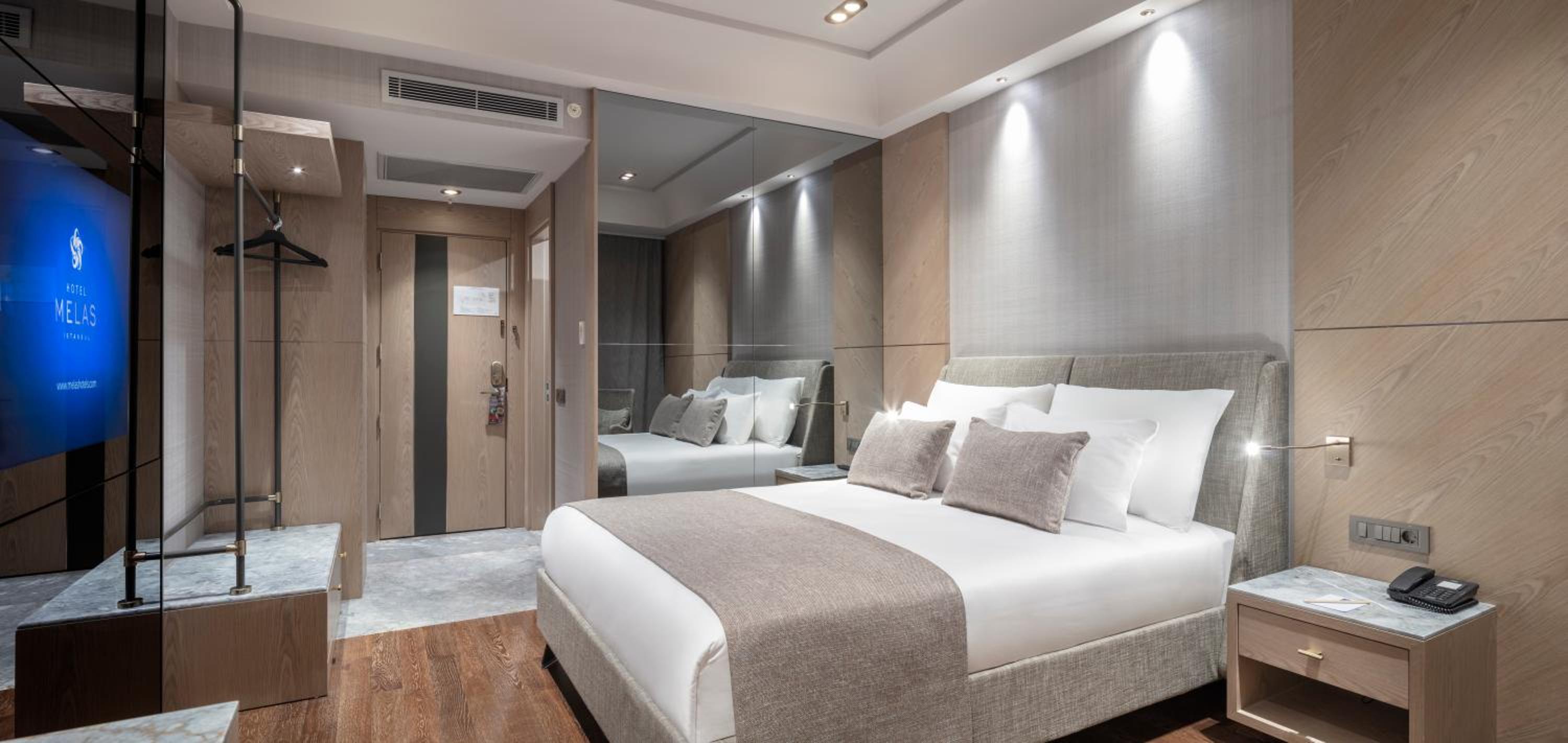 Deluxe Queen Room