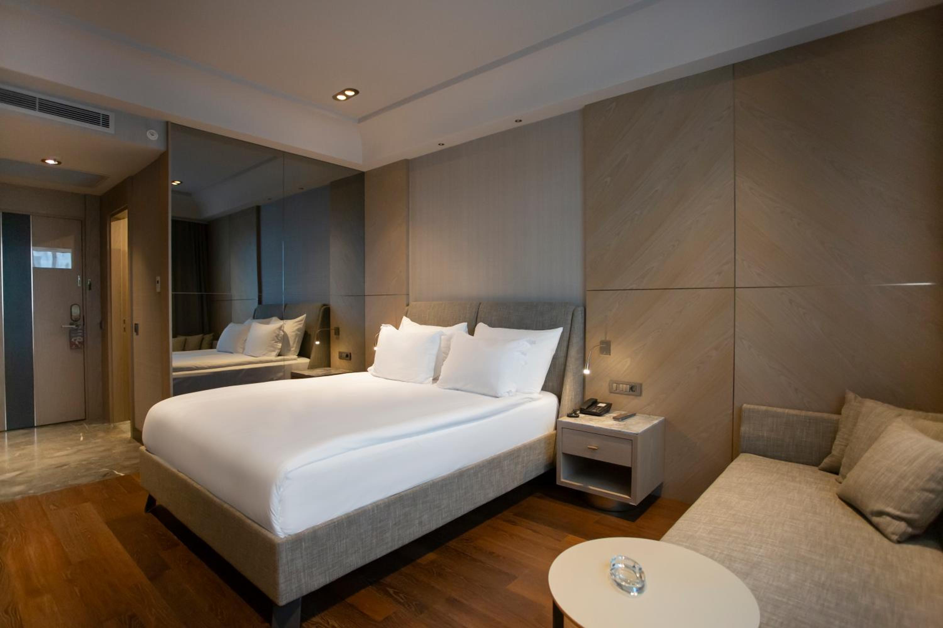 Deluxe Queen Room photo 3