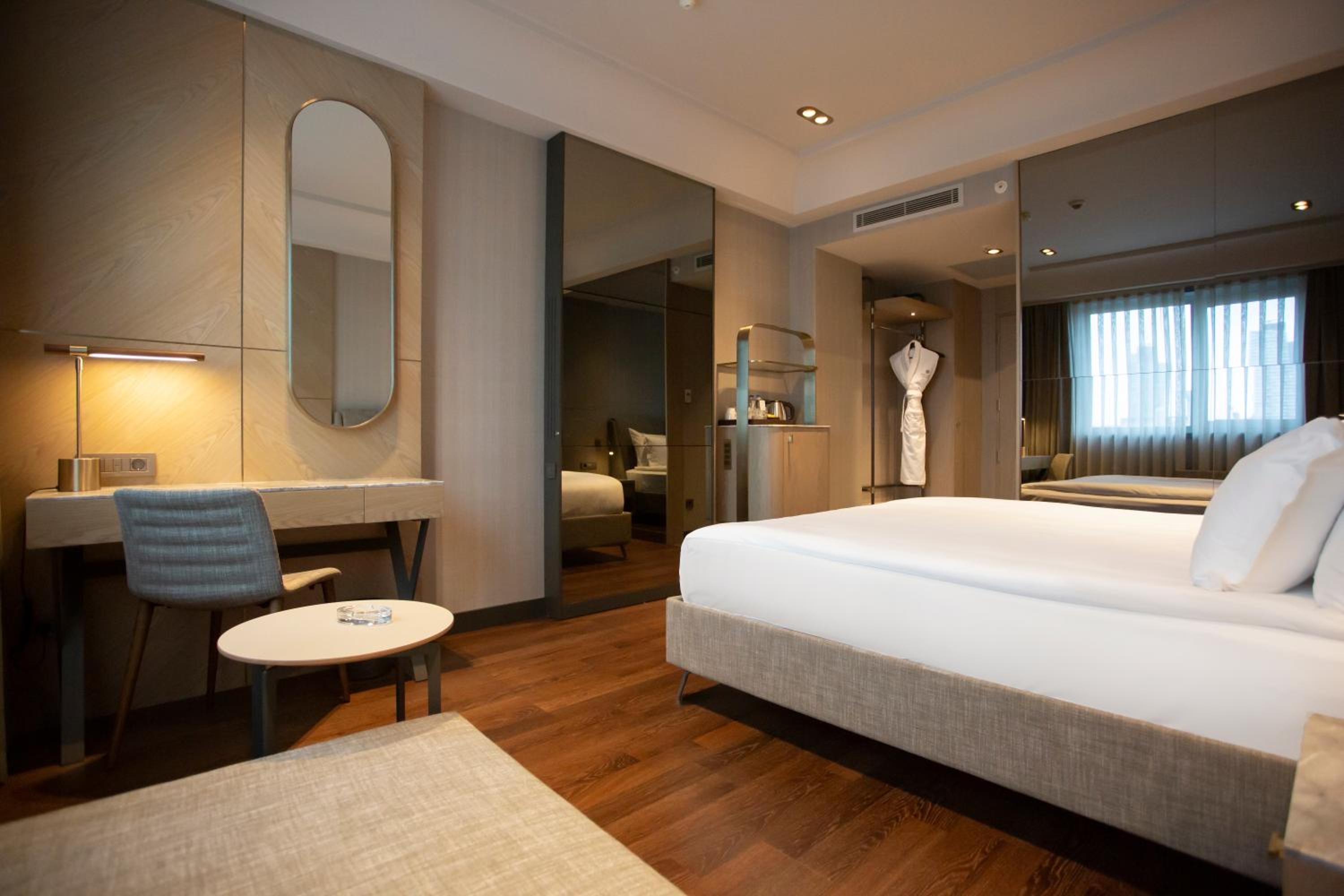 Deluxe Queen Room photo 2