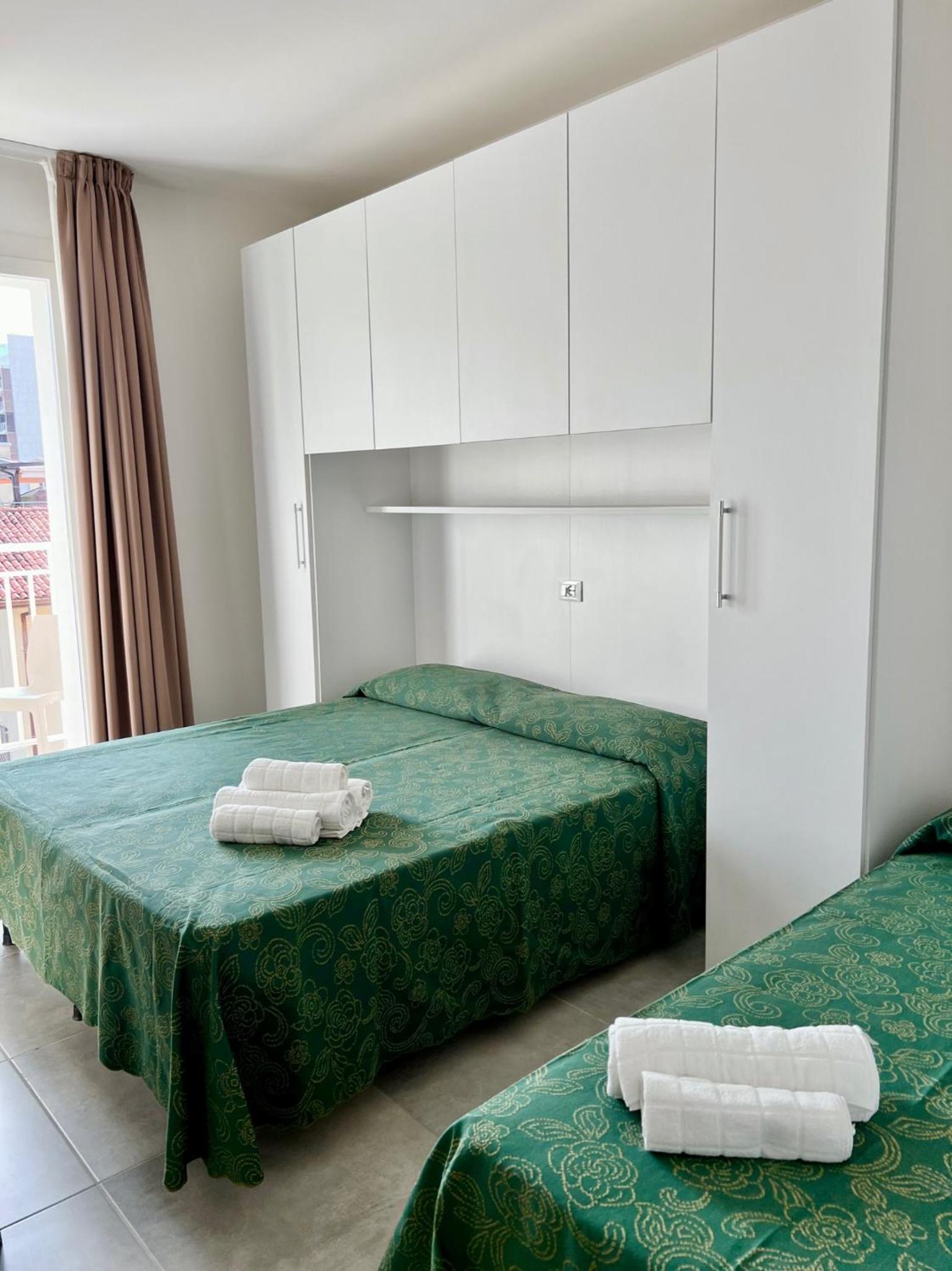 Triple Room with Beach Access - Photo 2