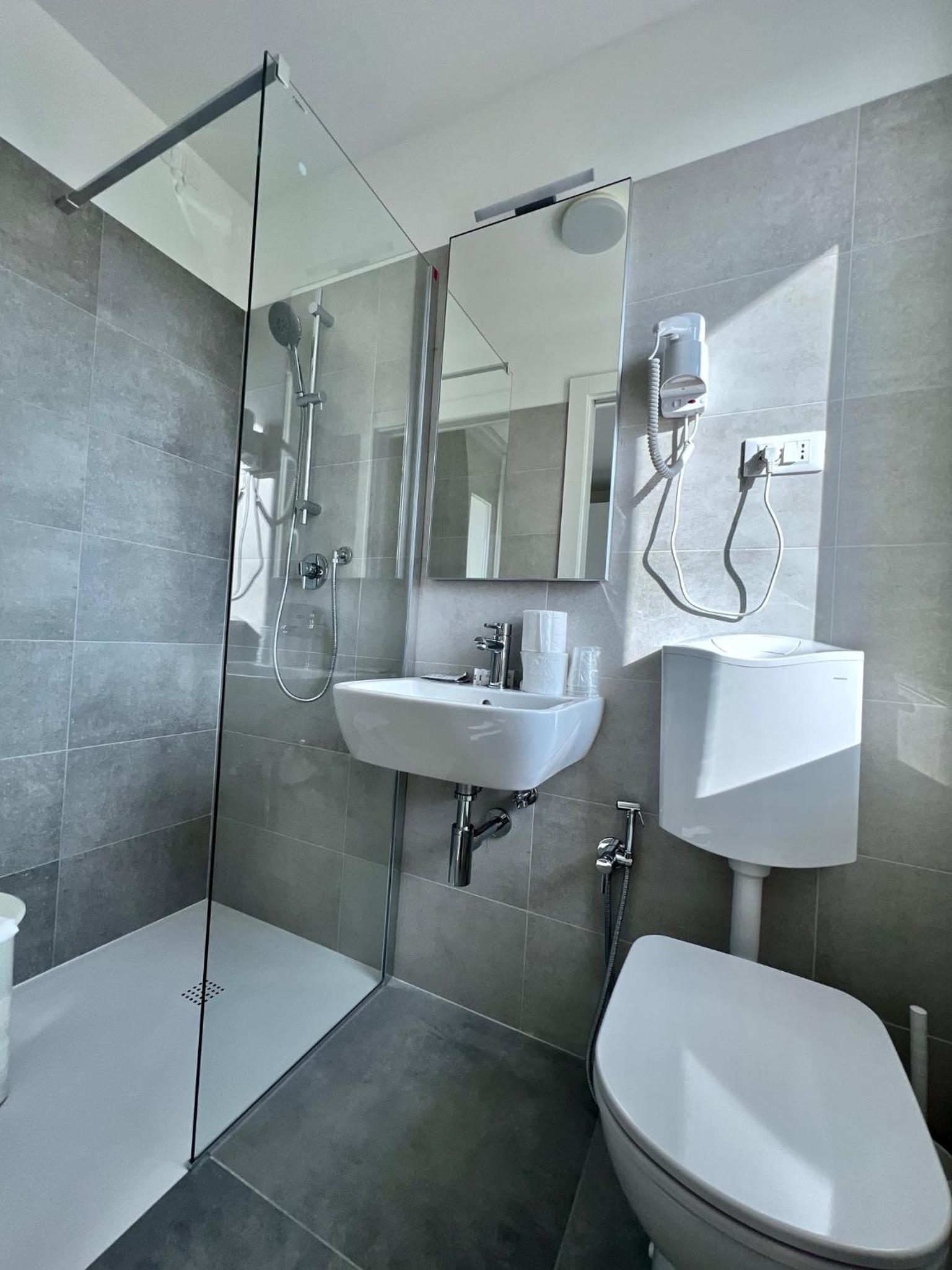 Triple Room with Beach Access - Photo 6
