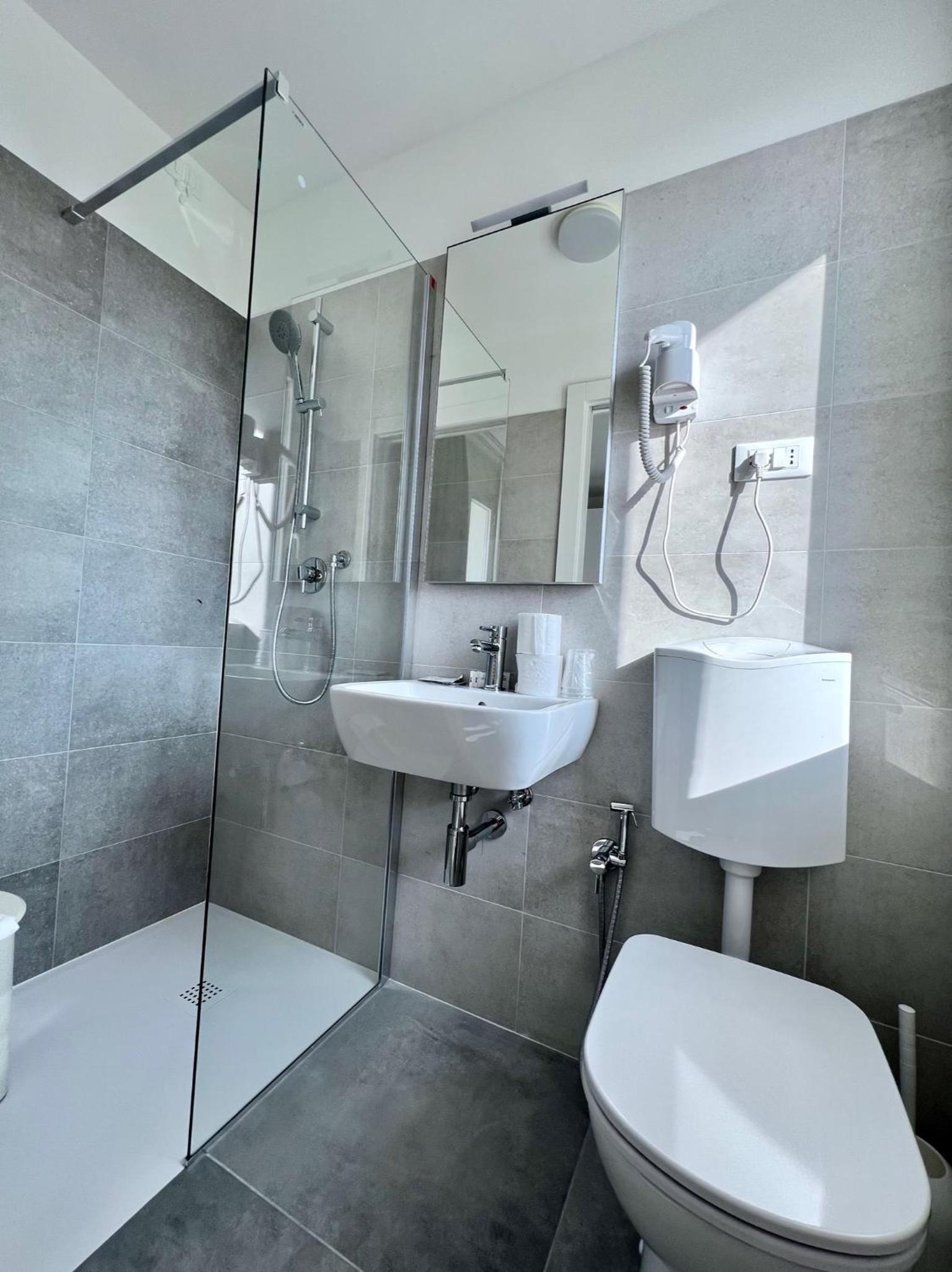 Triple Room with Beach Access - Photo 5