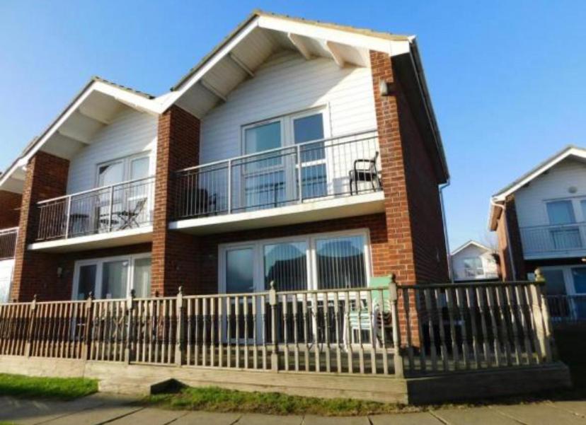 Three-Bedroom House photo 2