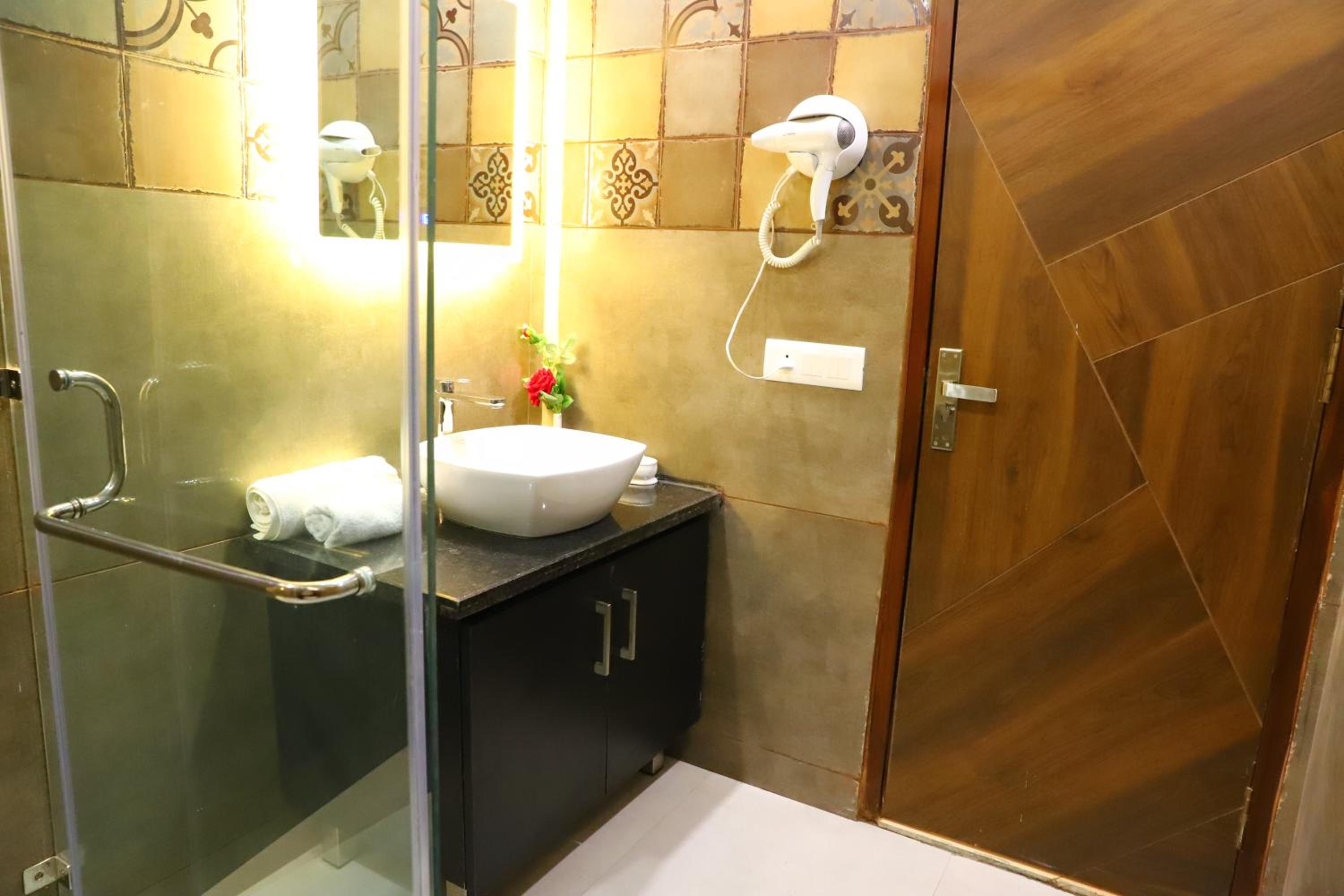 Deluxe Room - Photo 3