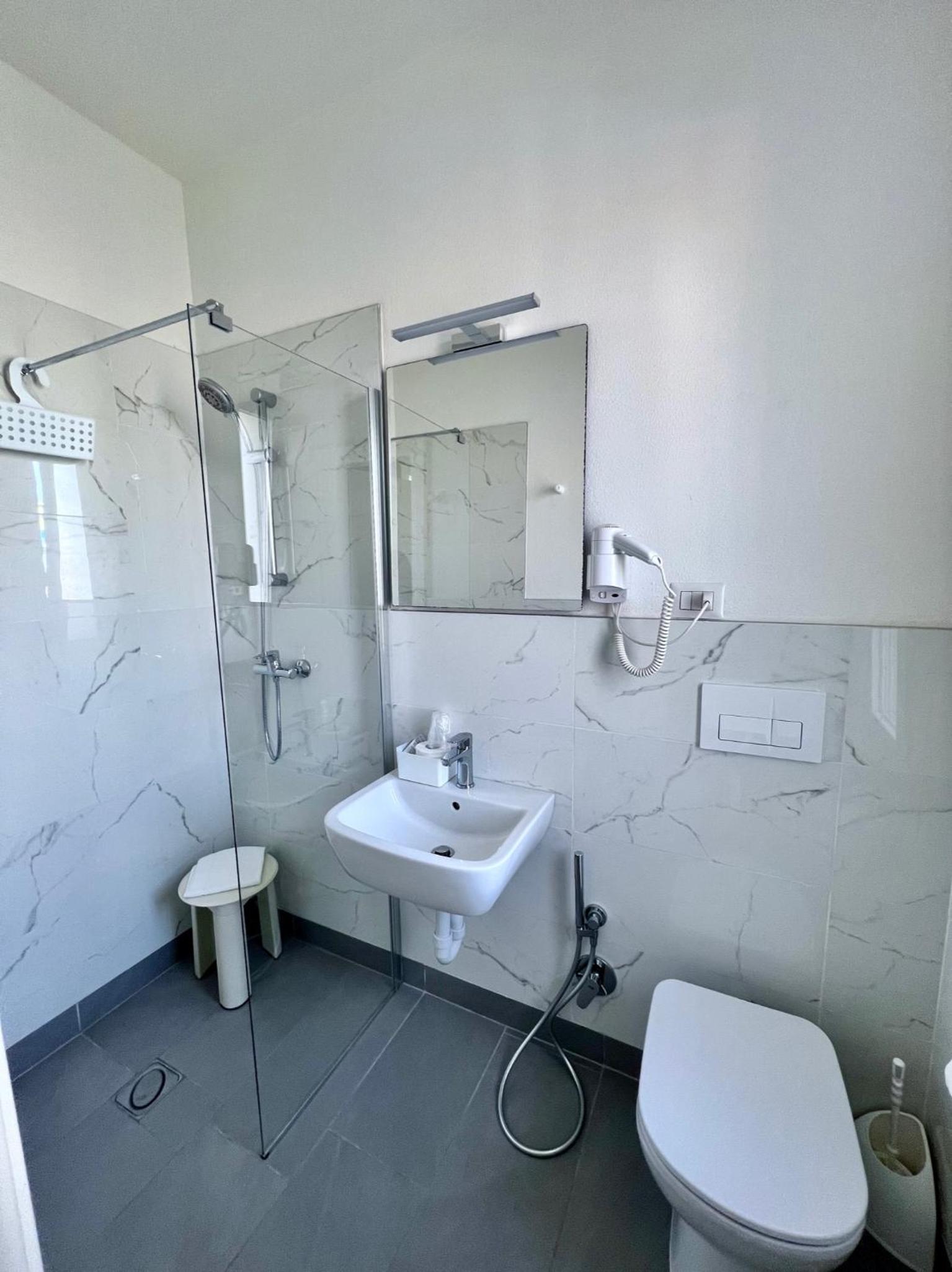 Standard Double or Twin Room photo 3