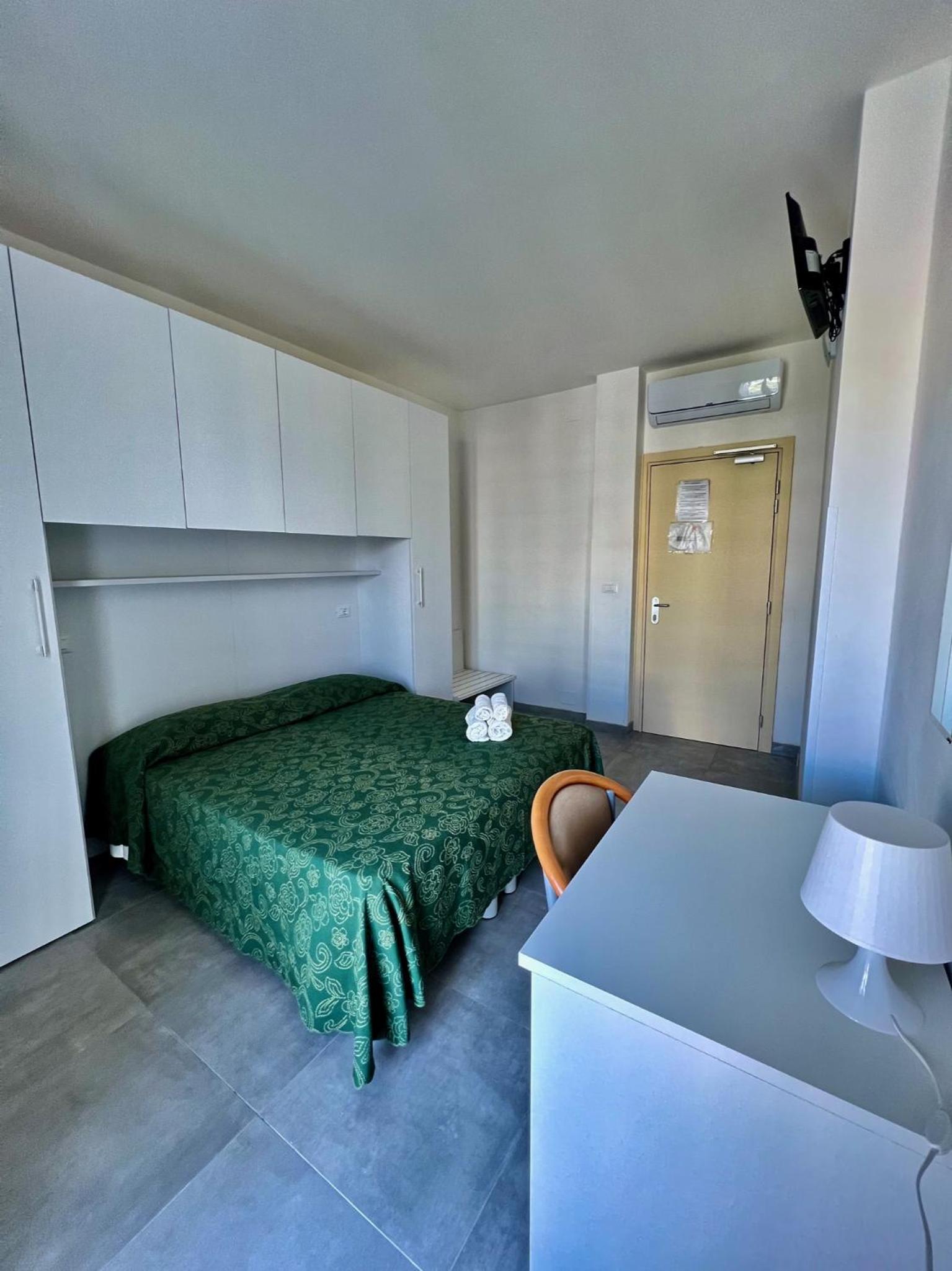 Economy Double or Twin Room photo 2