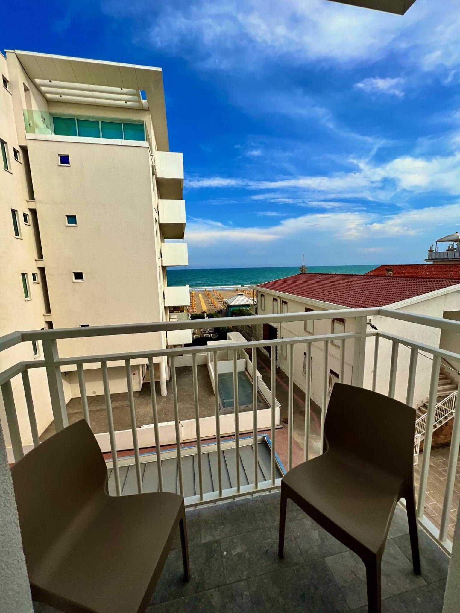 Deluxe Double Room with Balcony and Sea View - Photo 1