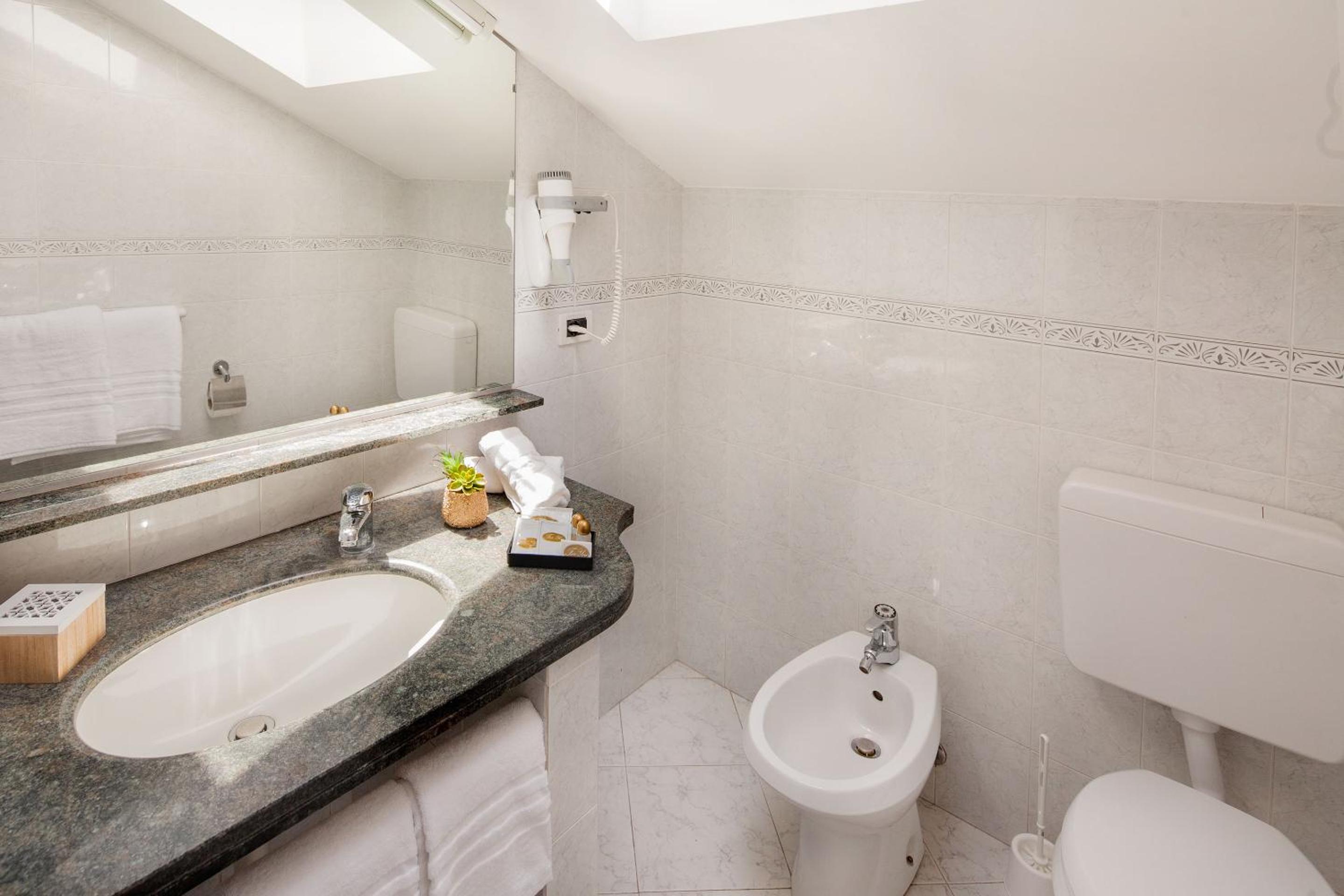 One-Bedroom Apartment (4 Adults) photo 3