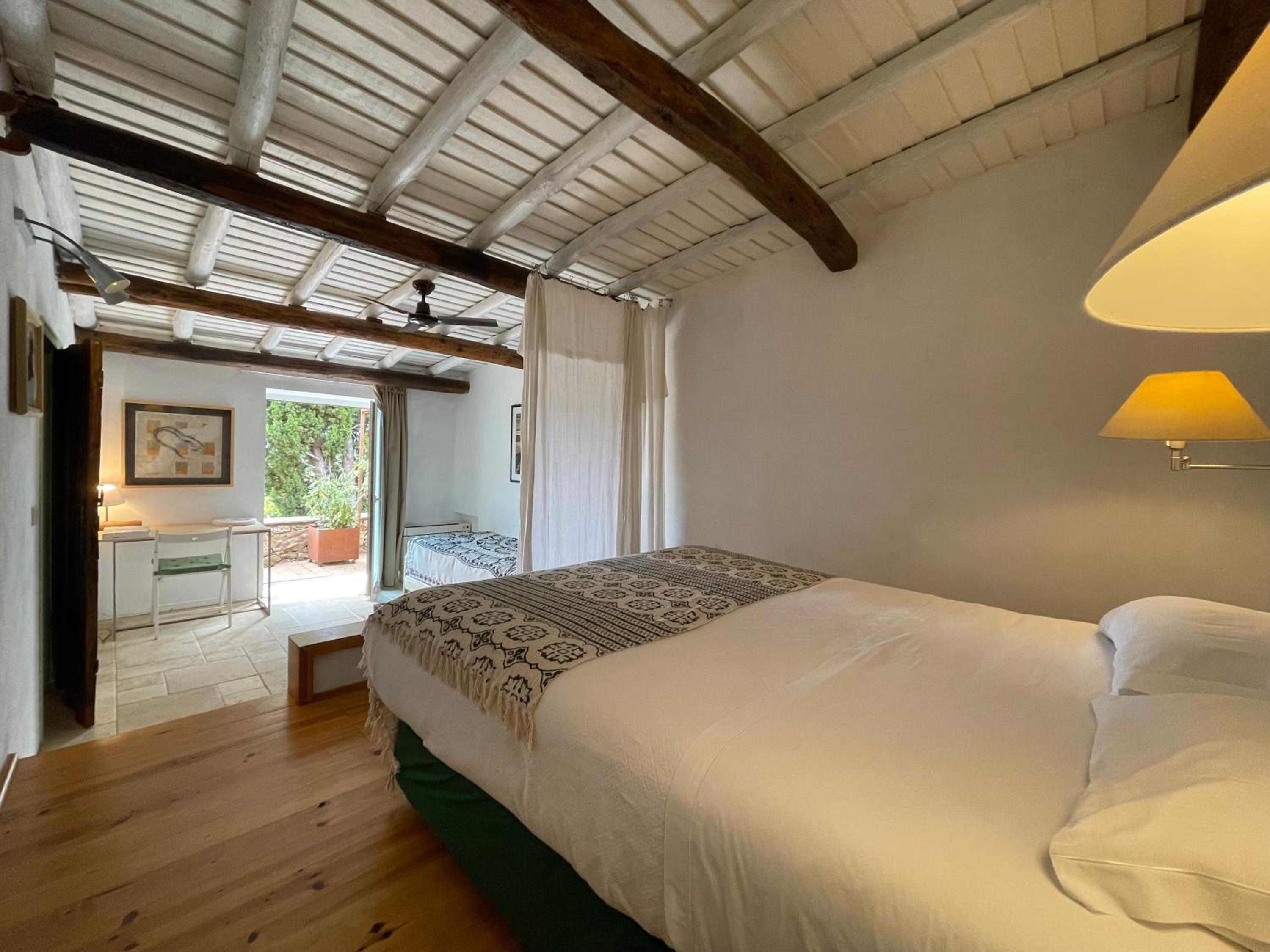 One-Bedroom Apartment - Photo 1