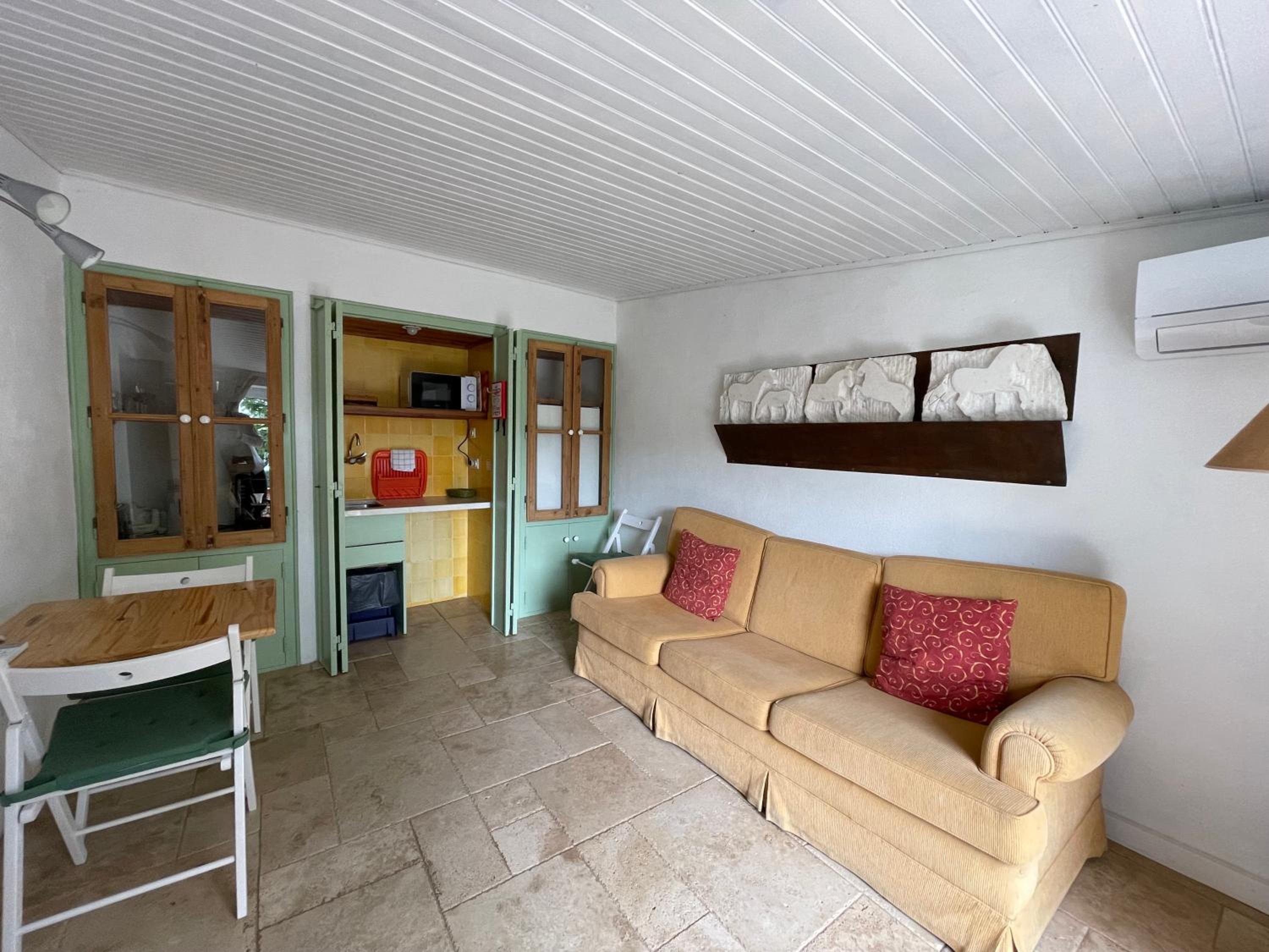 One-Bedroom Apartment - Photo 8