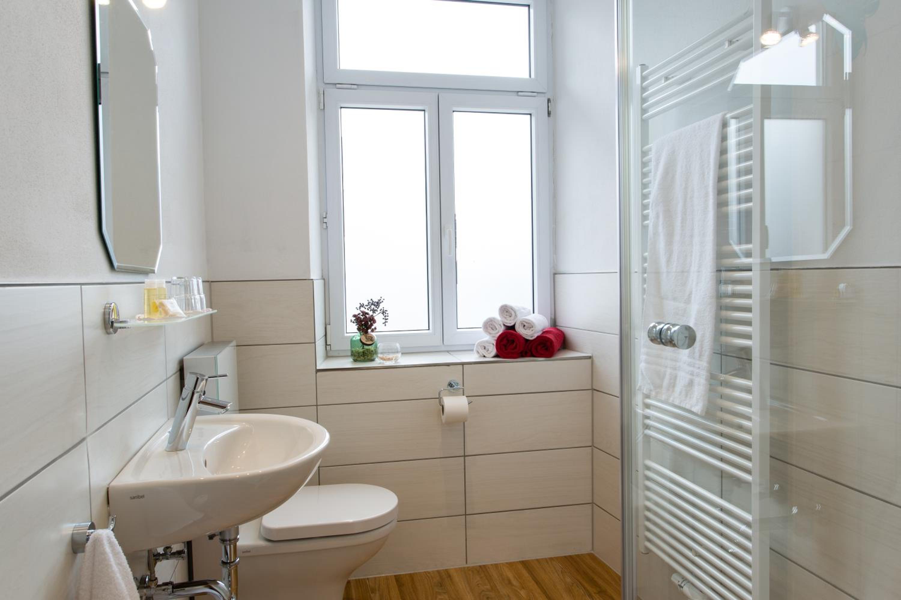 Double Room with Private Bathroom photo 2
