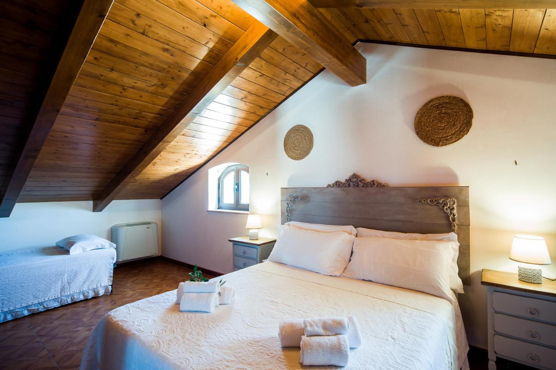 Deluxe King Suite - Photo 5