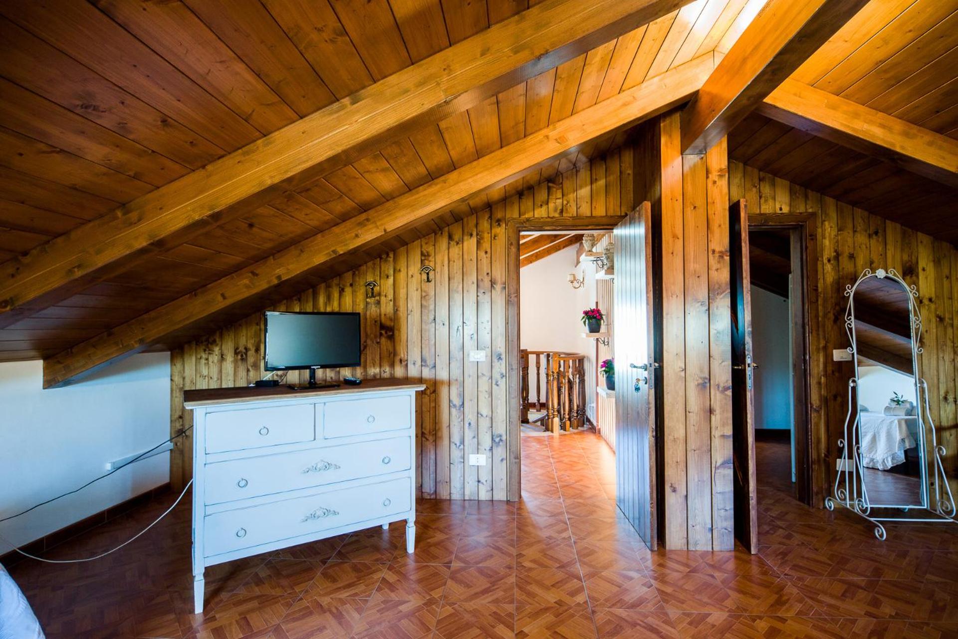 Deluxe King Suite - Photo 4