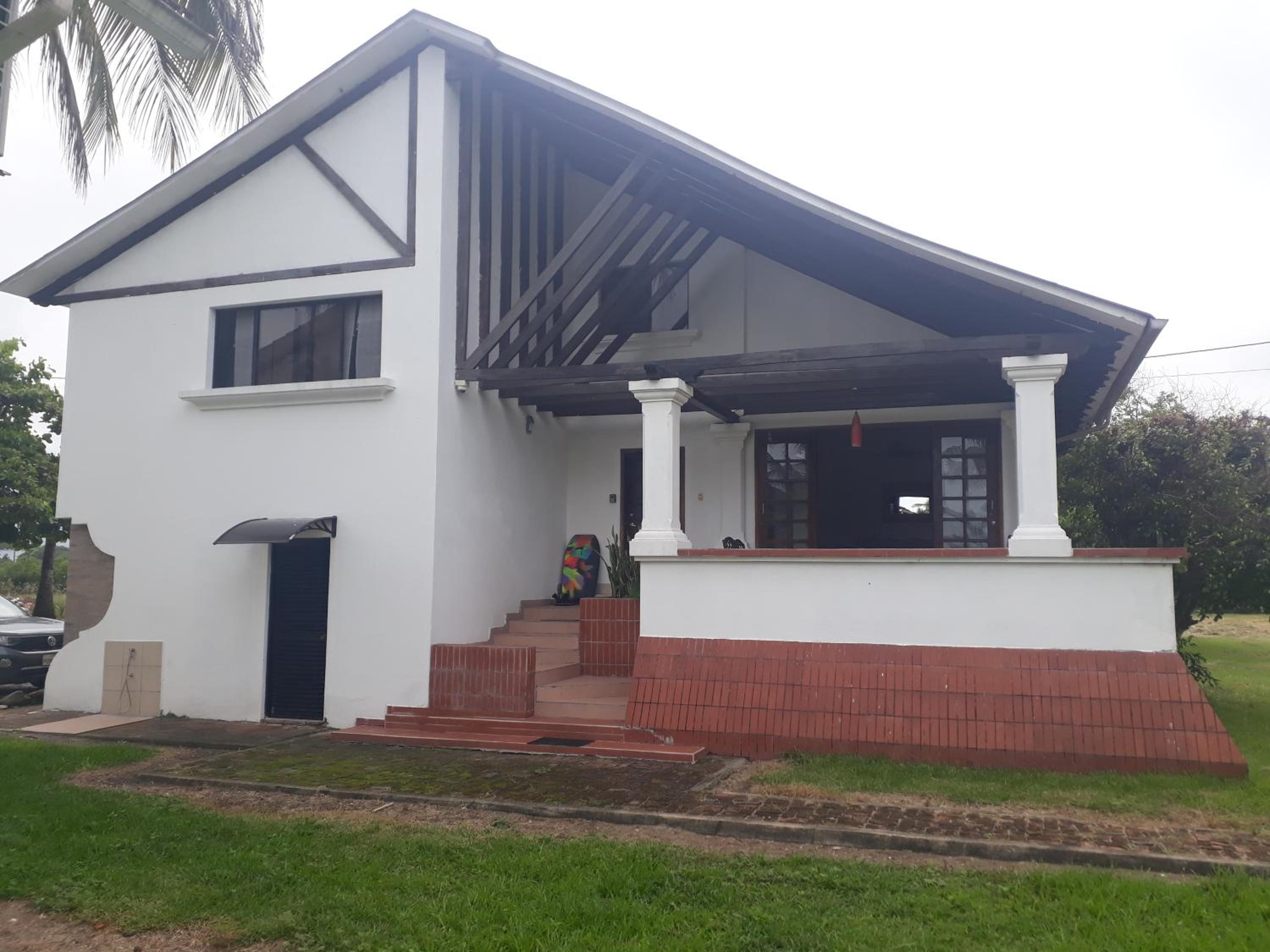 Five-Bedroom House photo 2