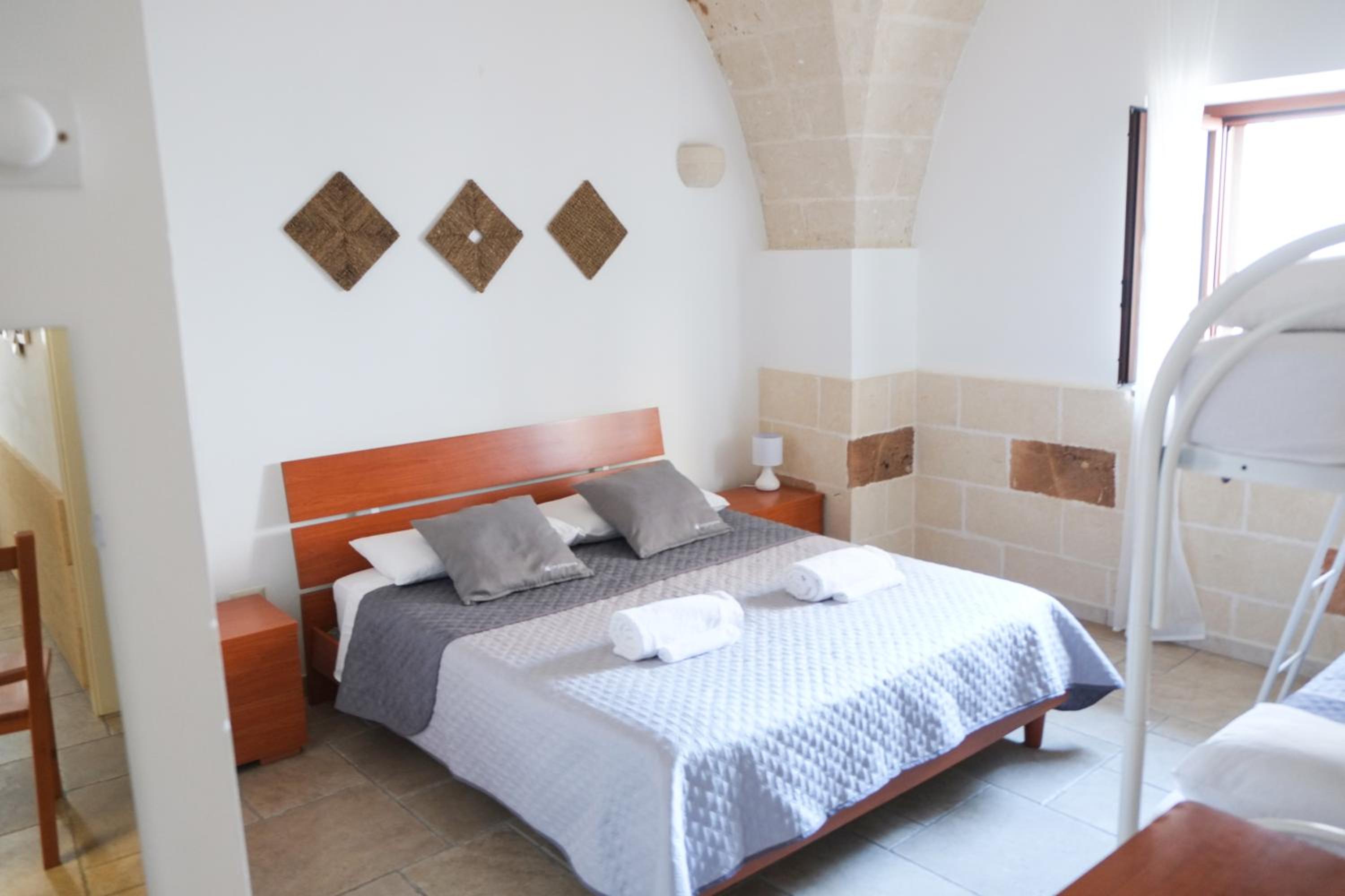 Quadruple Room with Private Bathroom - Photo 4