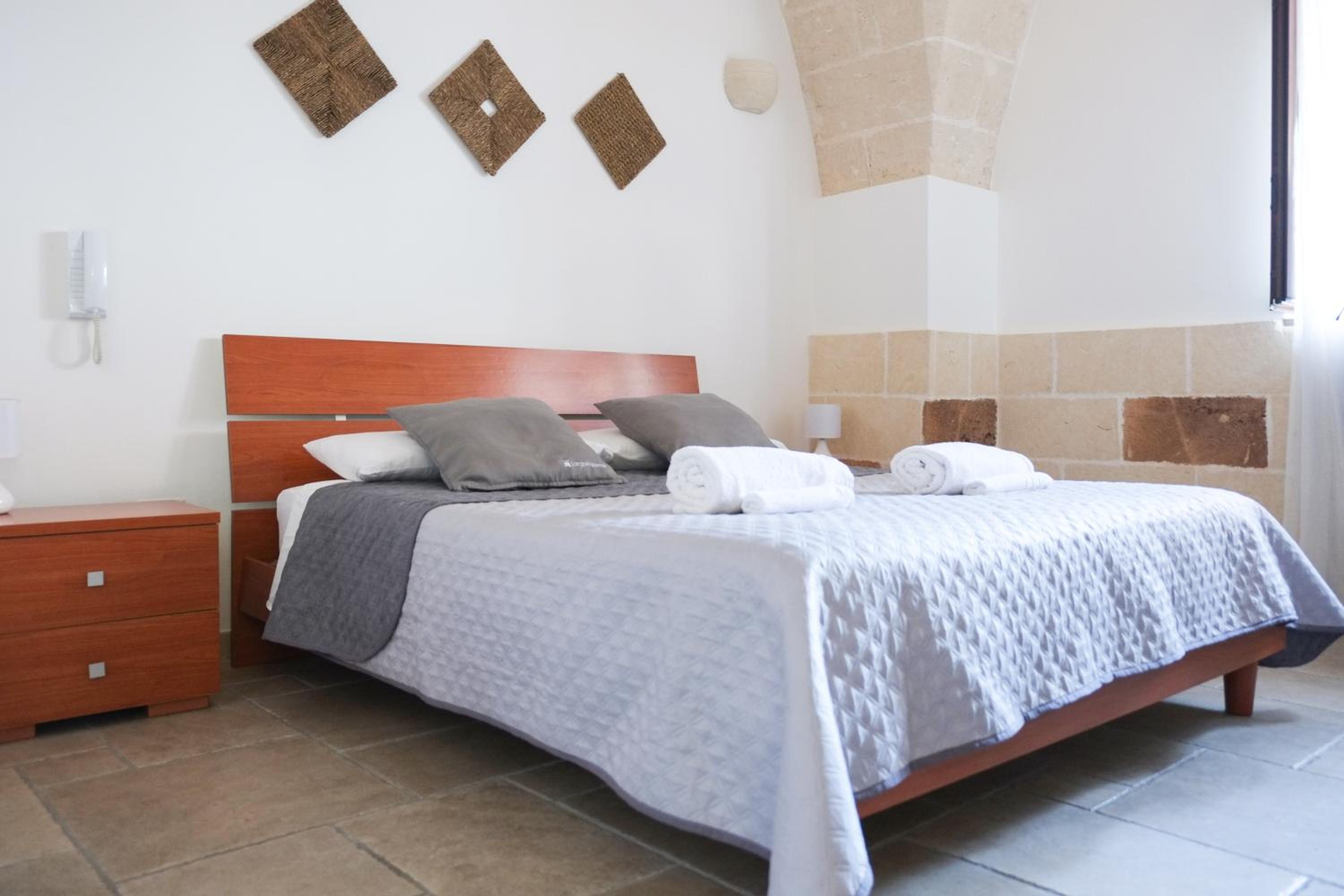 Quadruple Room with Private Bathroom - Photo 6
