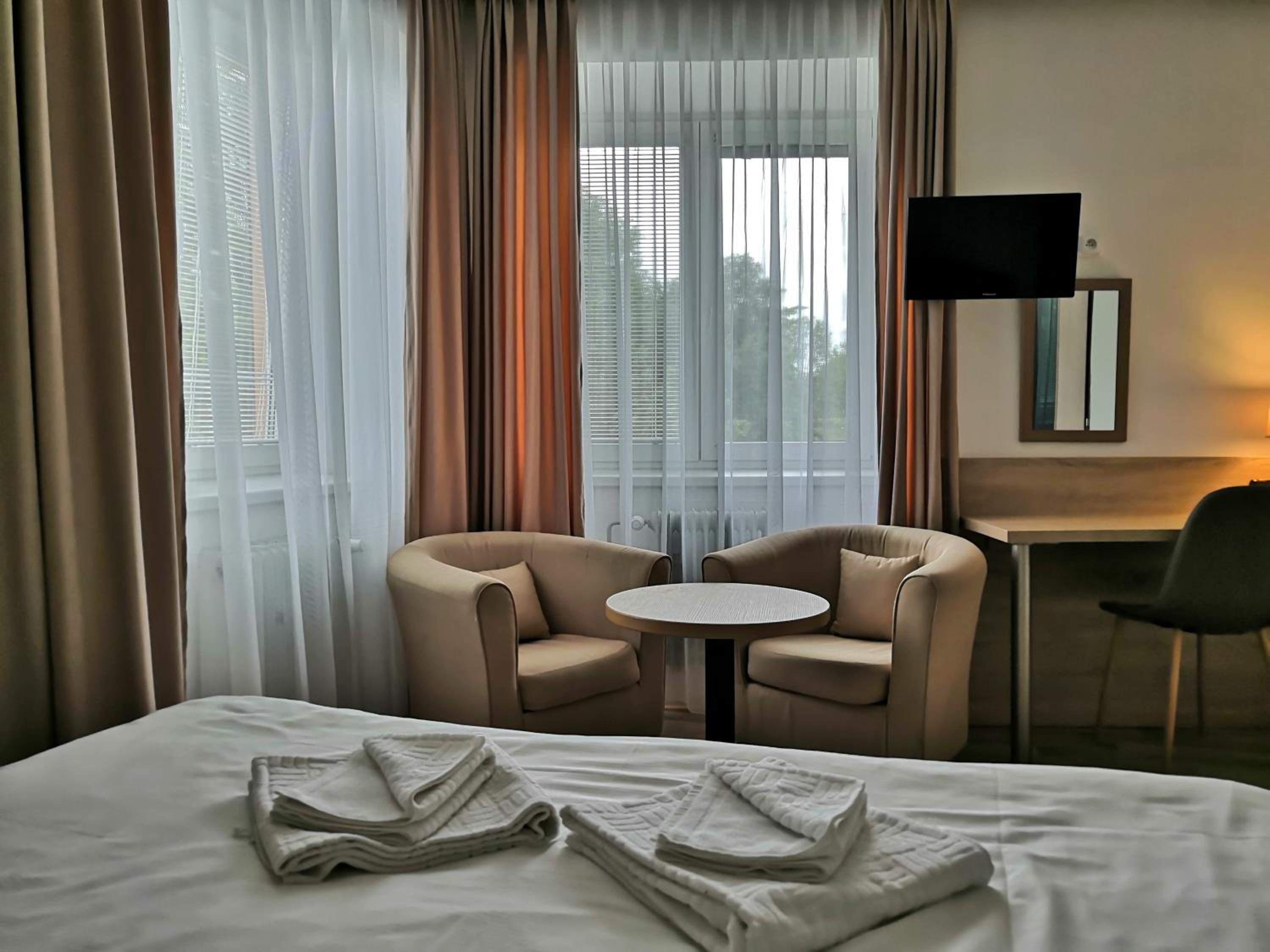 Double or Twin Room photo 3