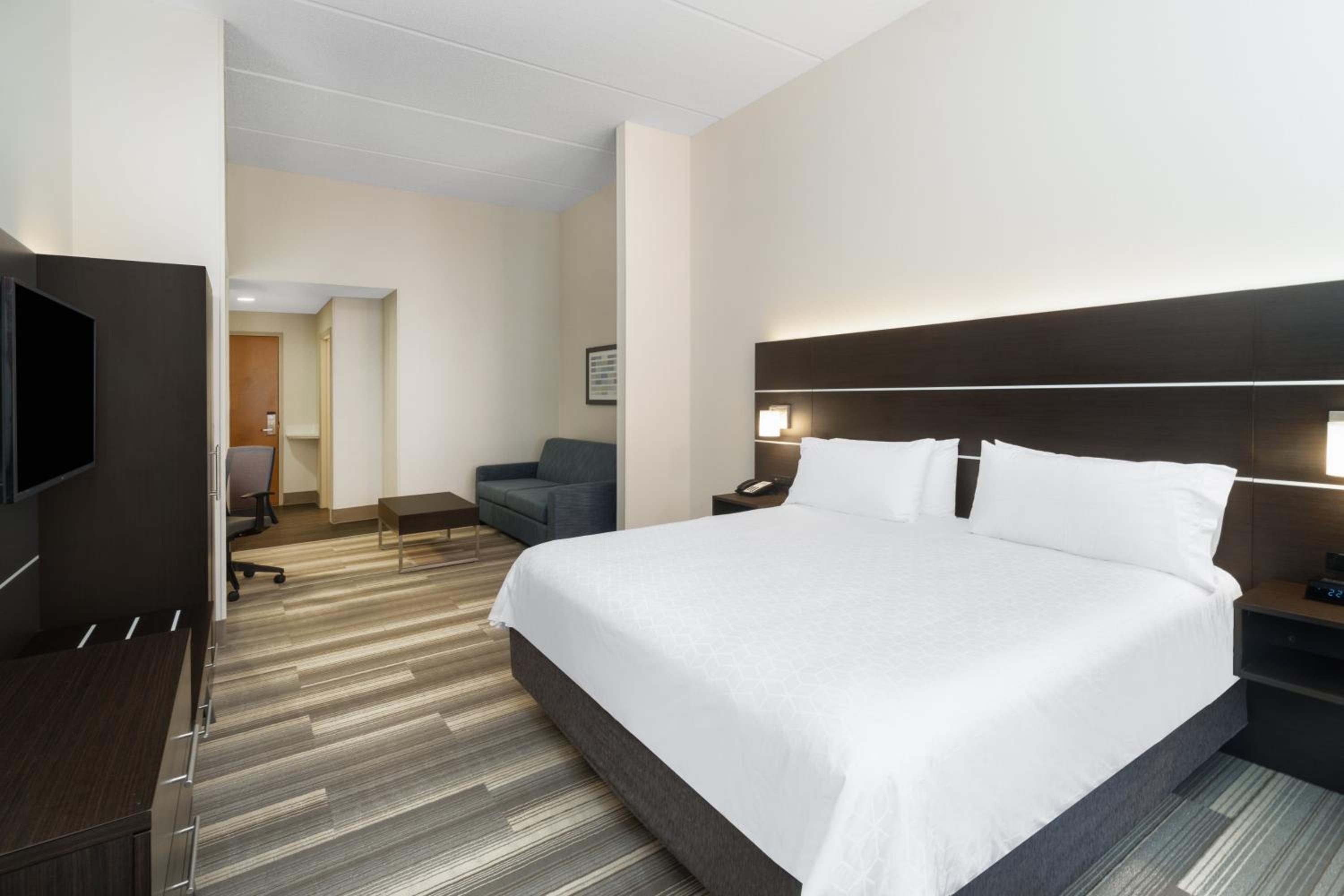 King Suite - Photo 2