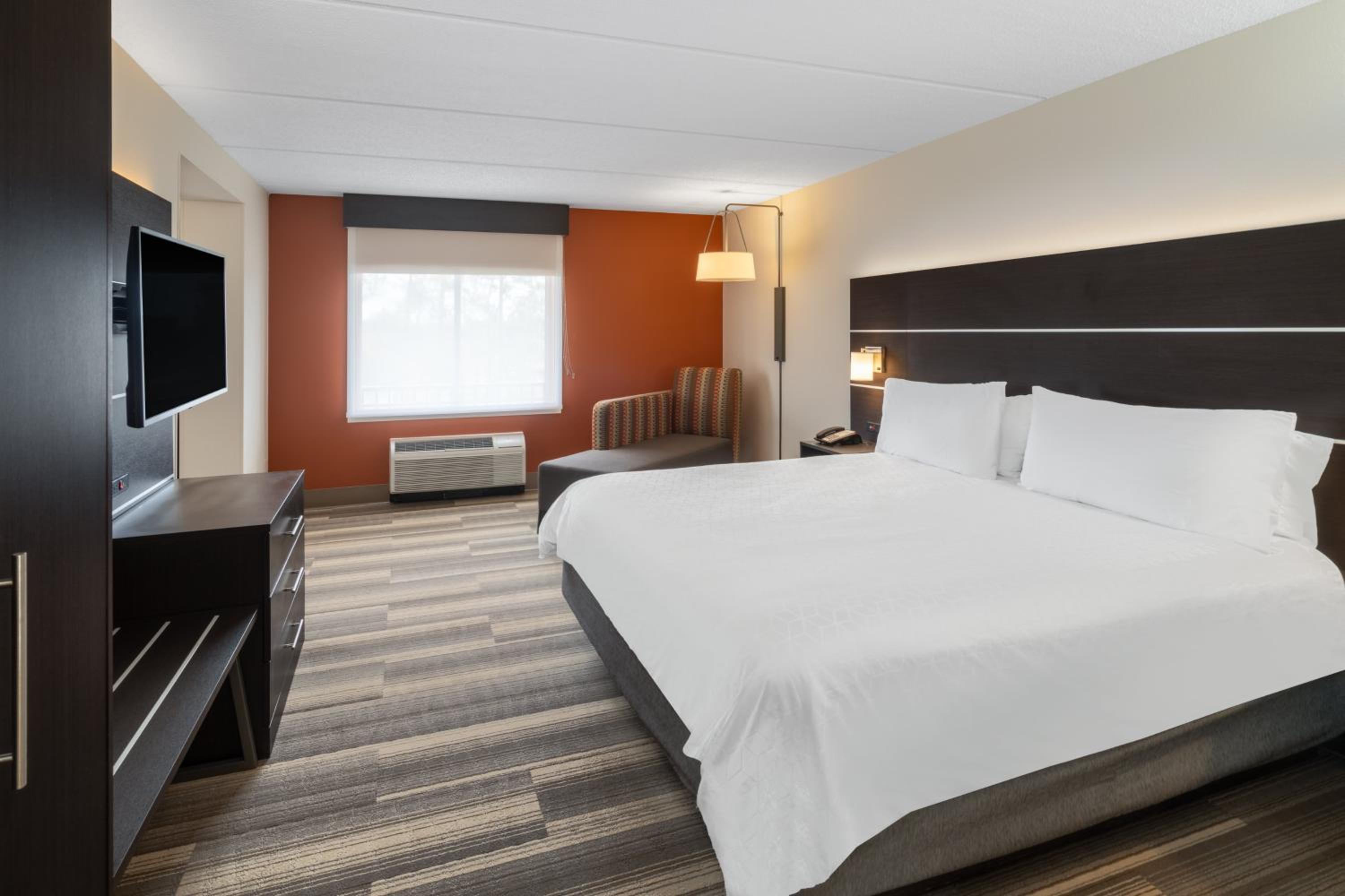 Standard King Room - Photo 5