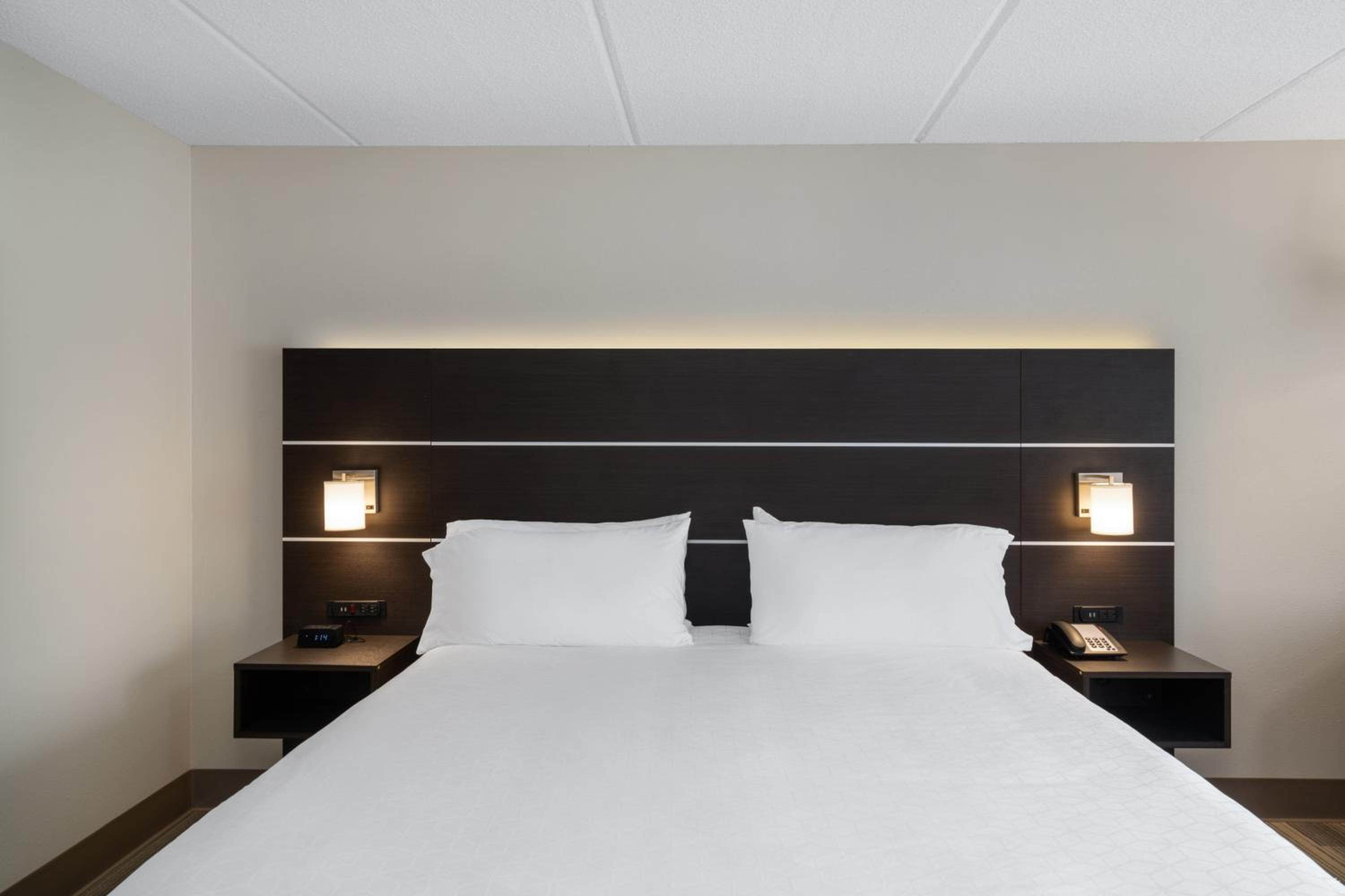 Standard King Room - Photo 3