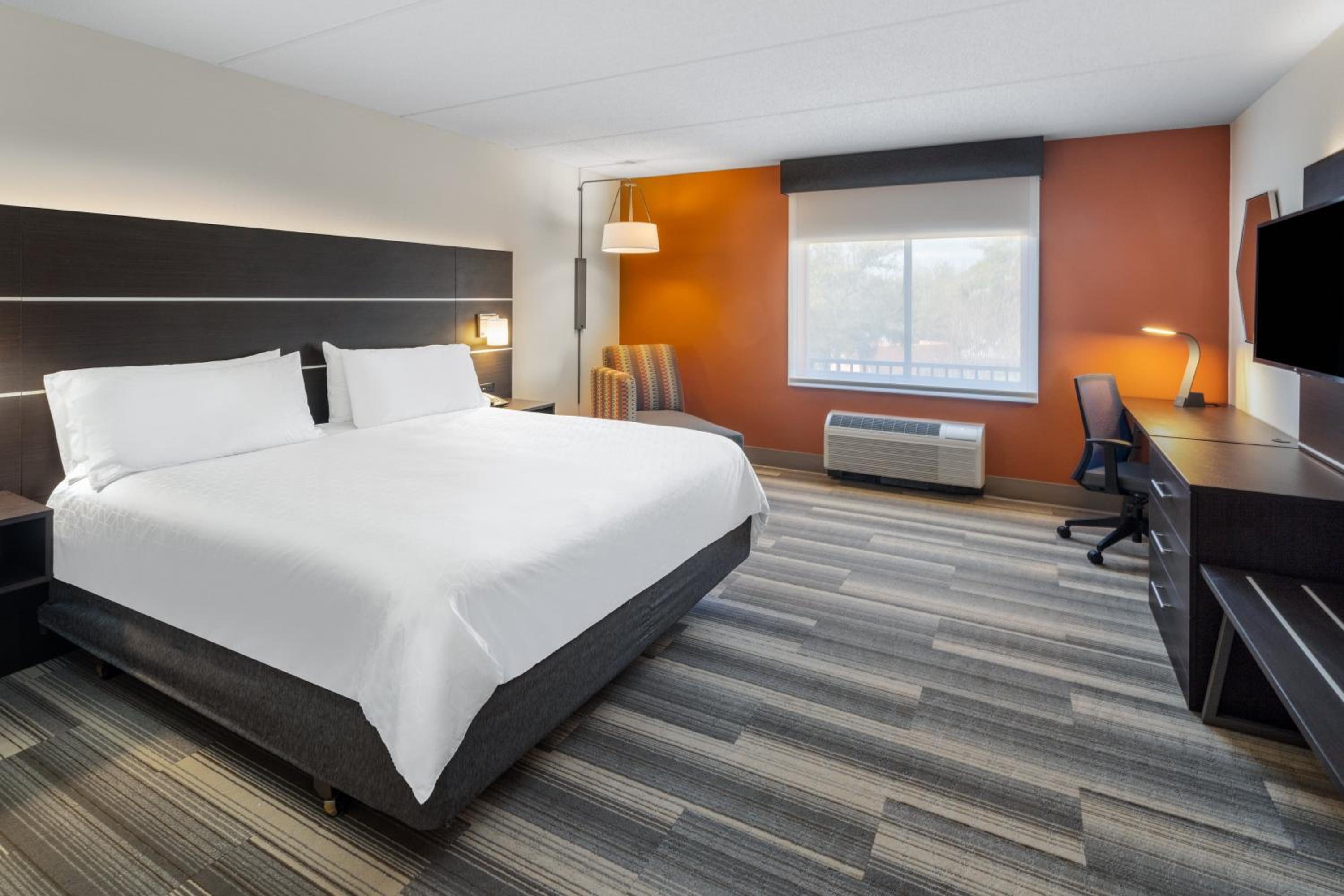 Standard King Room - Photo 6
