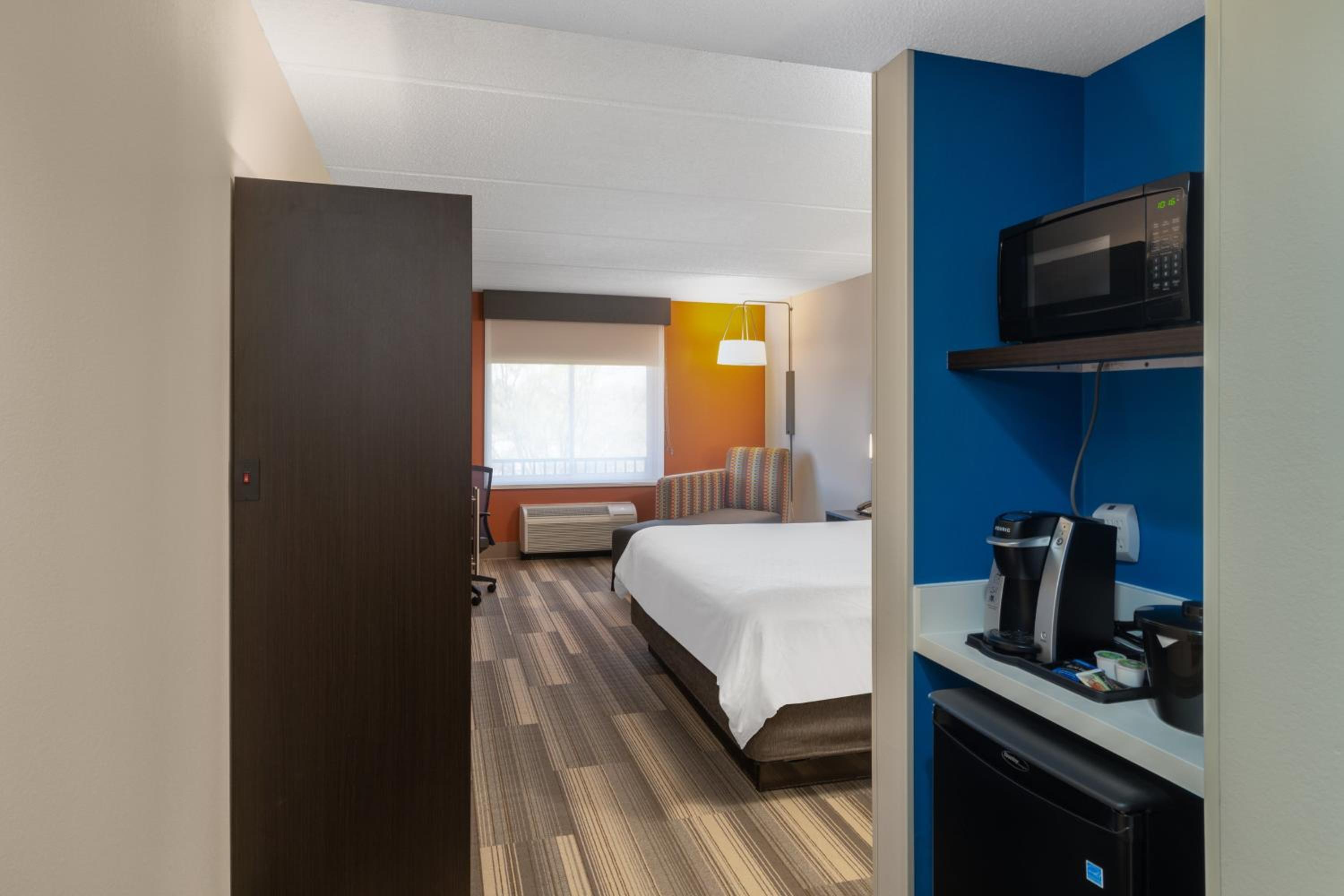Standard King Room - Photo 4