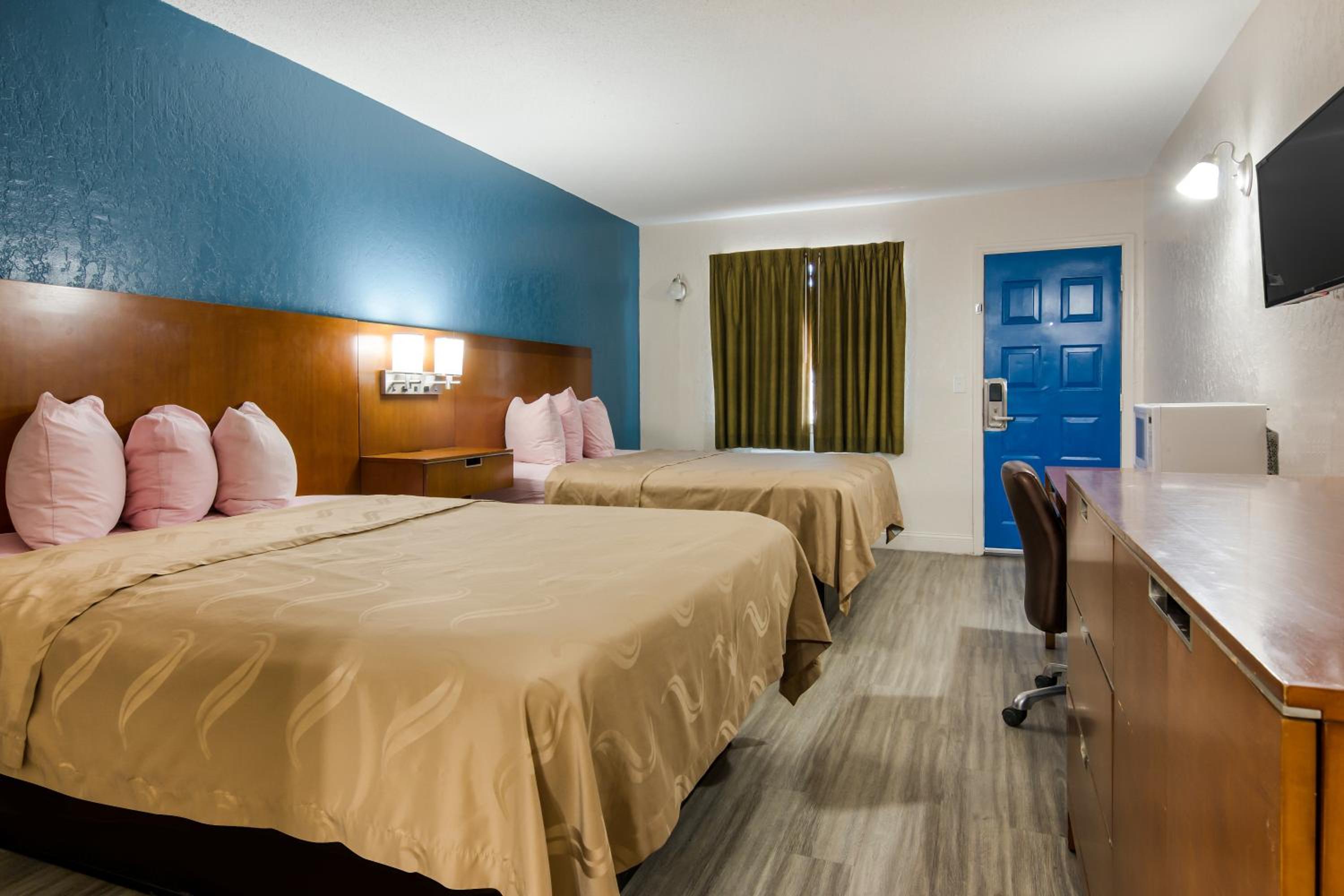 Quadruple Room with Two Queen Beds - Smoking