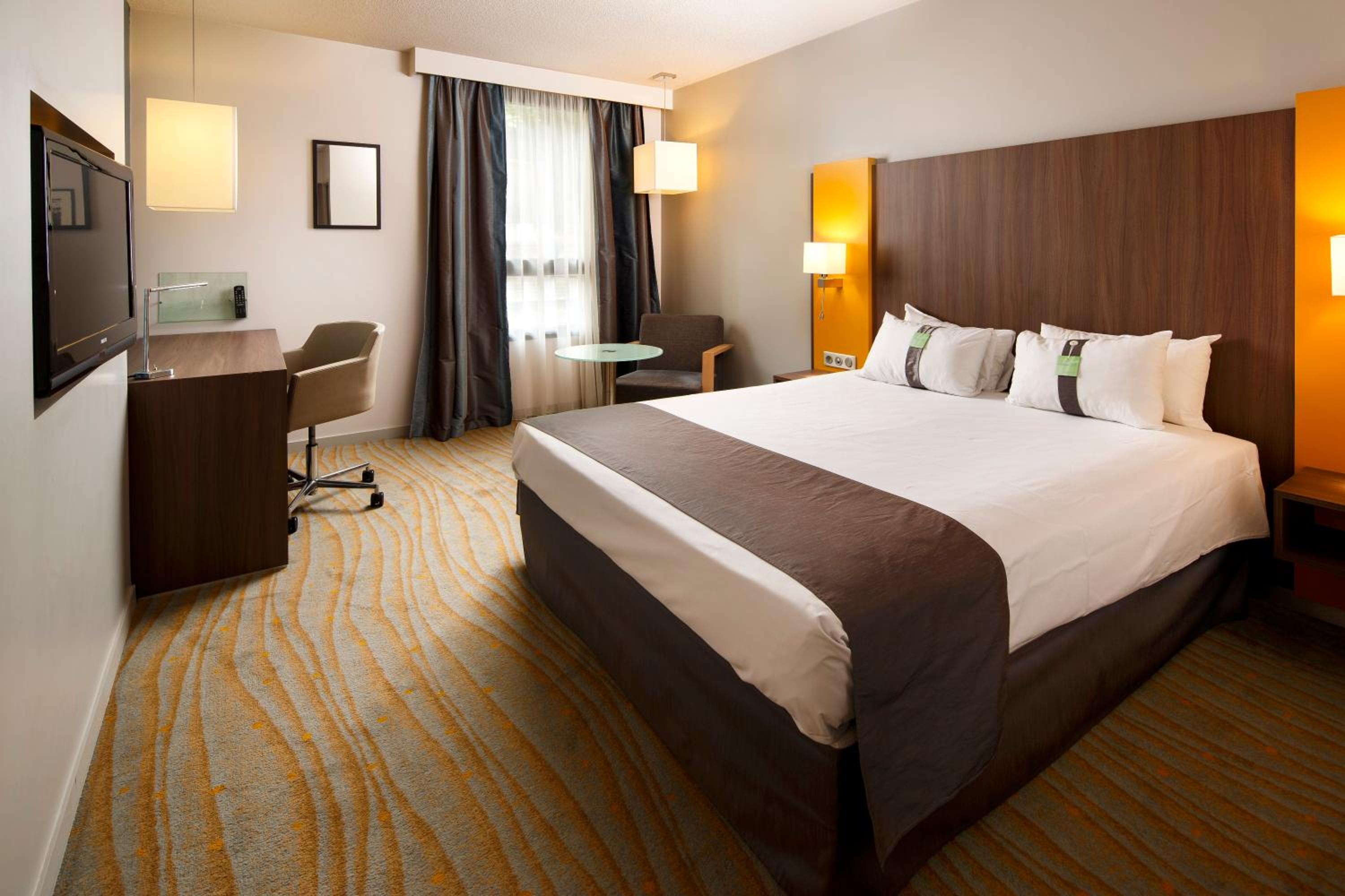 Premium Queen Room photo 2