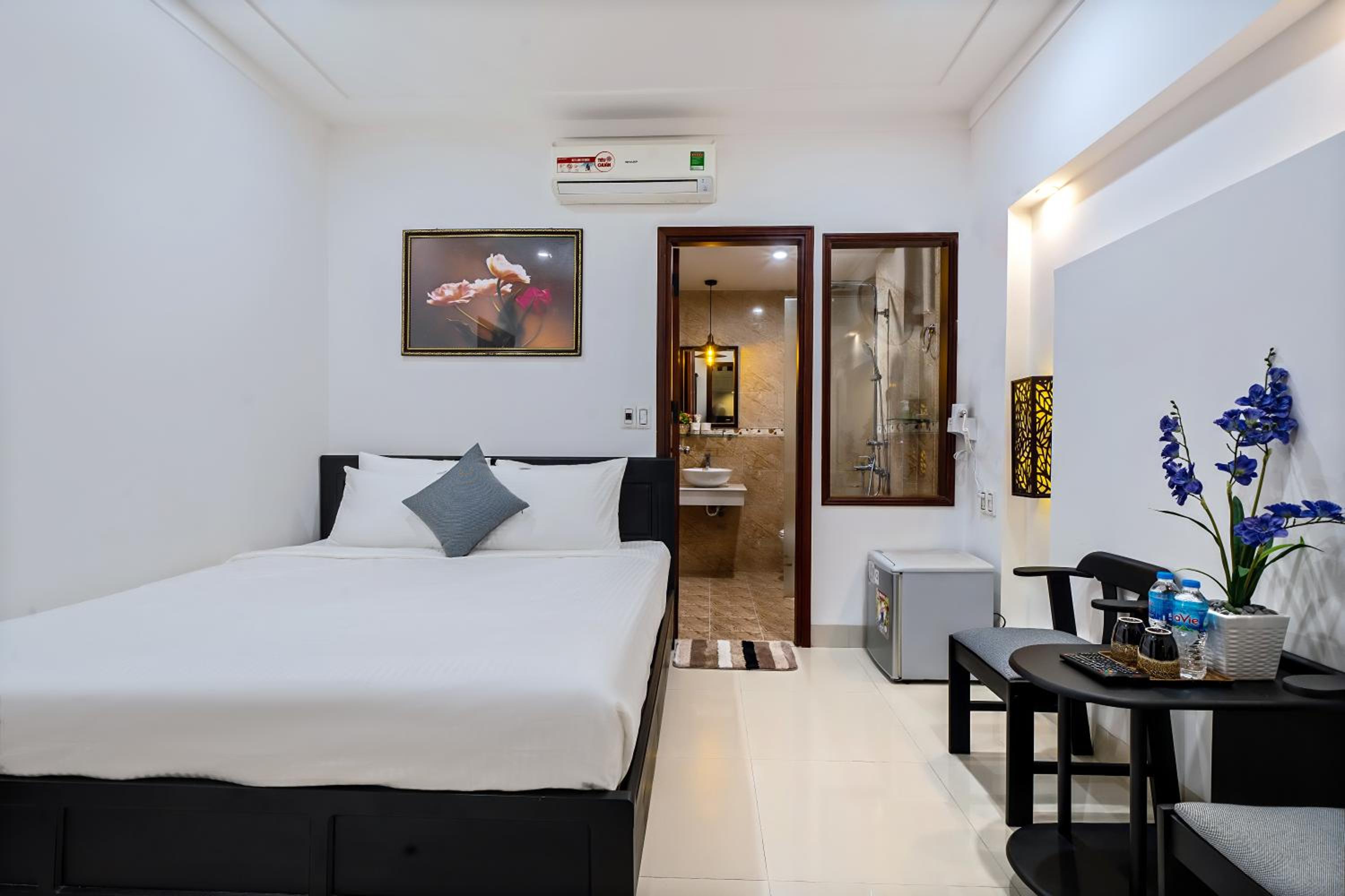 Deluxe Double Room with Window