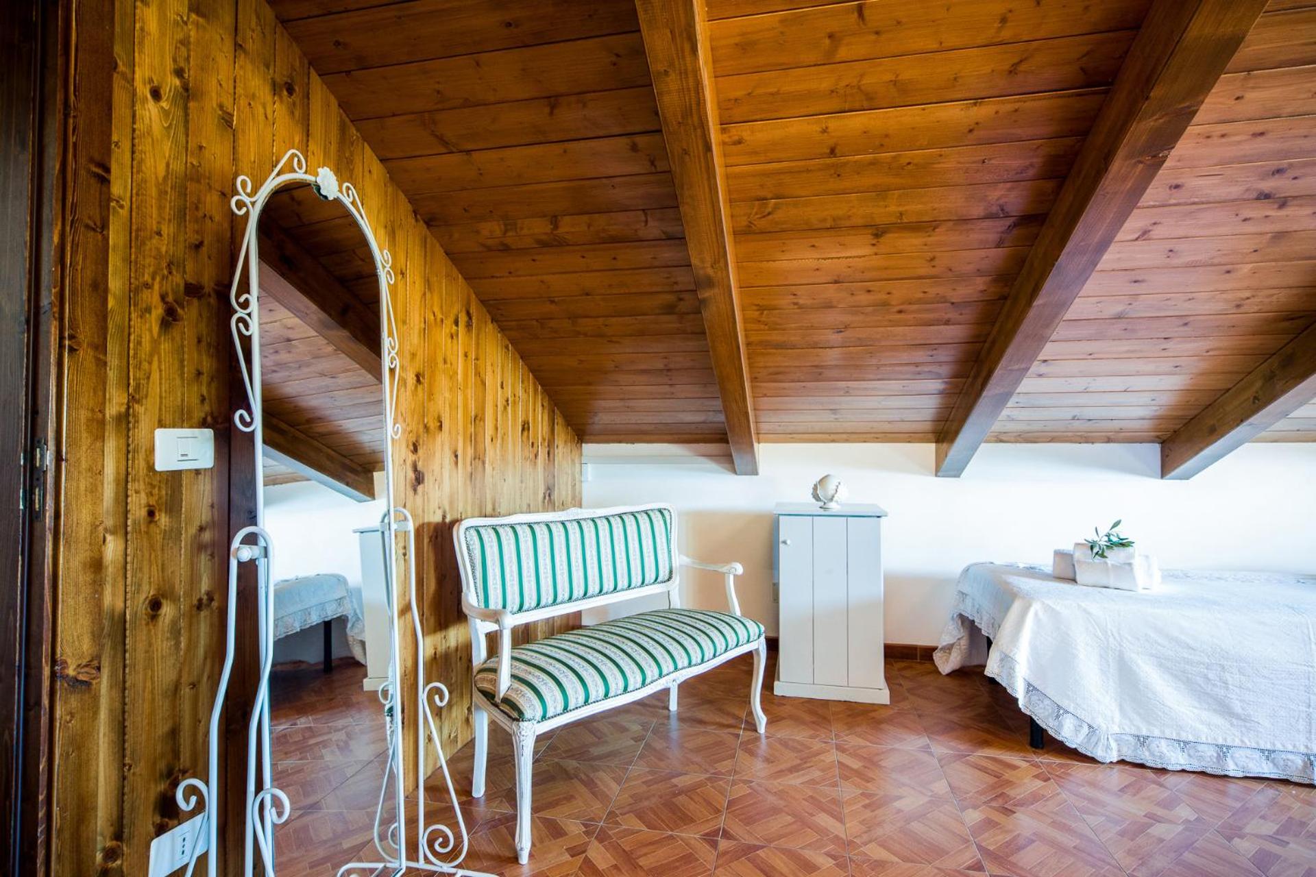 Deluxe King Suite - Photo 7