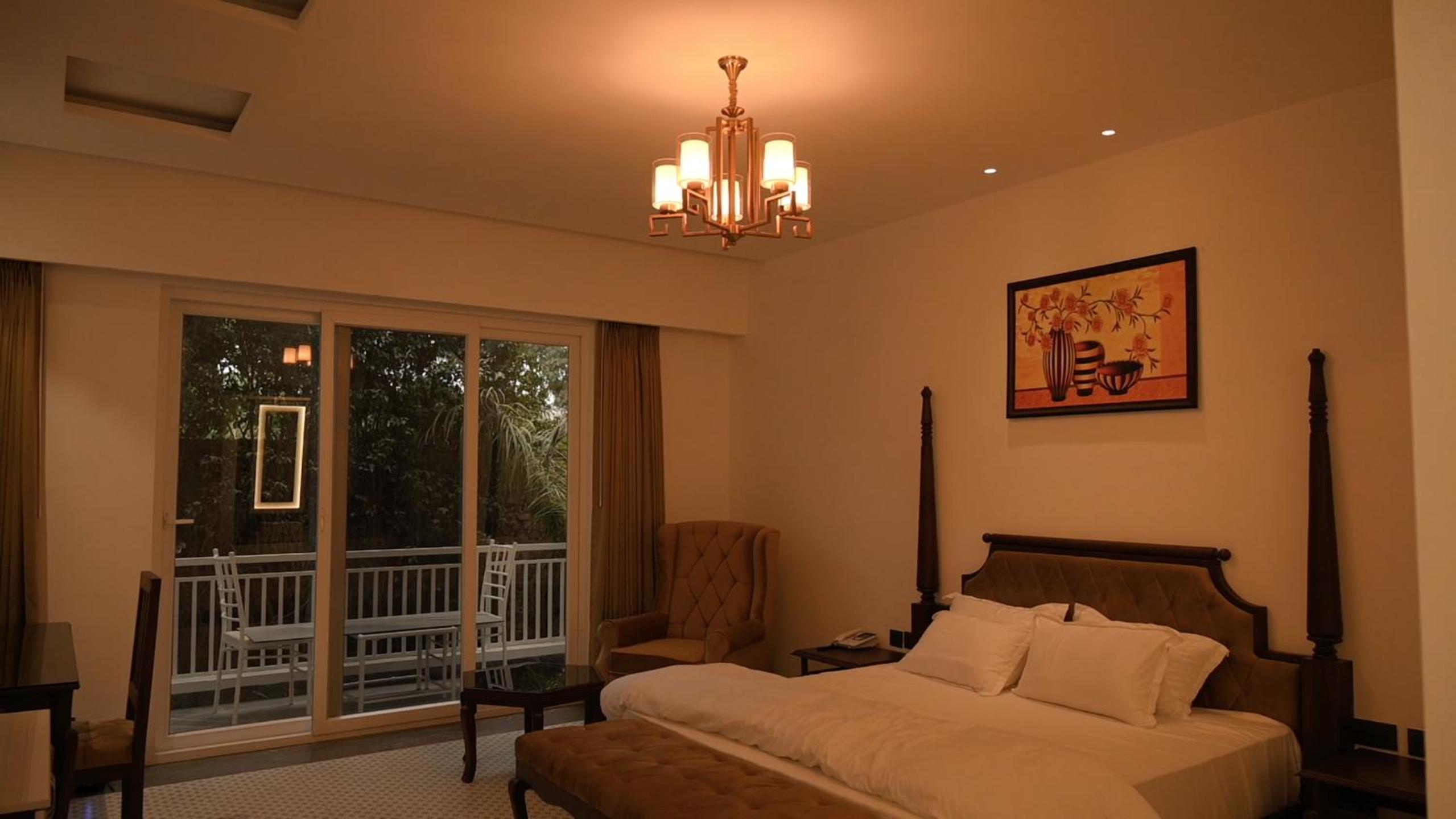Deluxe King Room photo 1