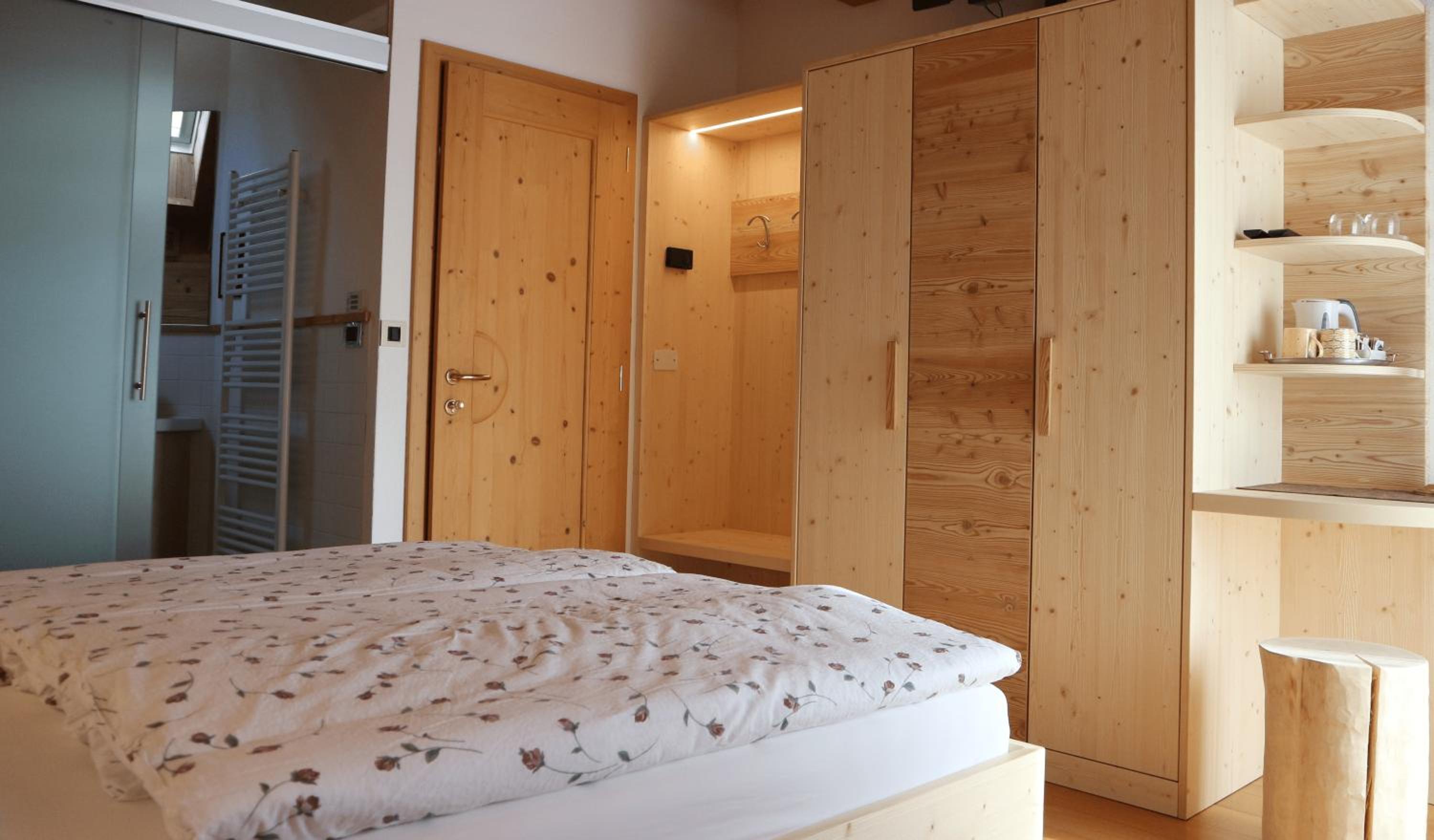 Large Double Room - Photo 3