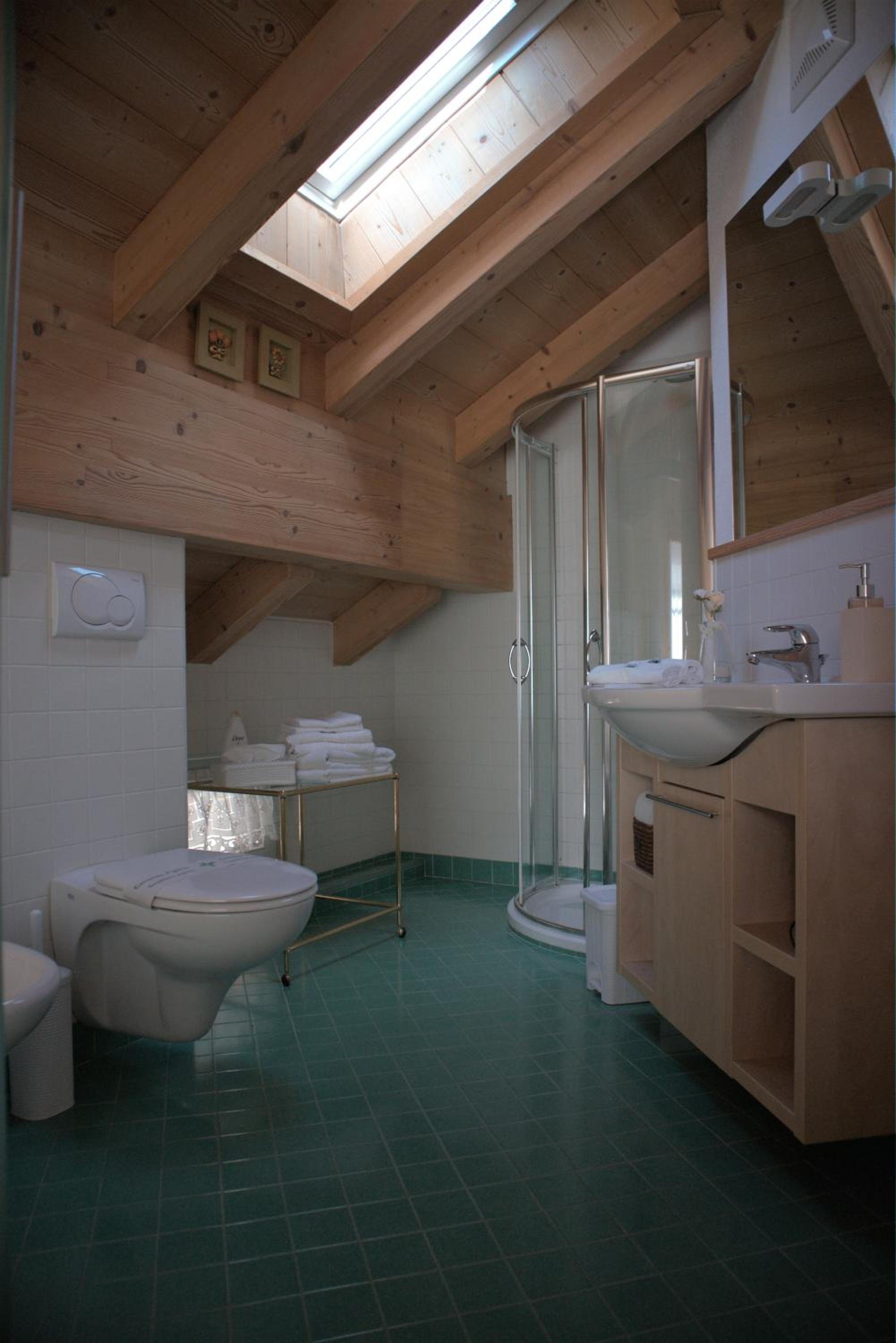 Large Double Room - Photo 8