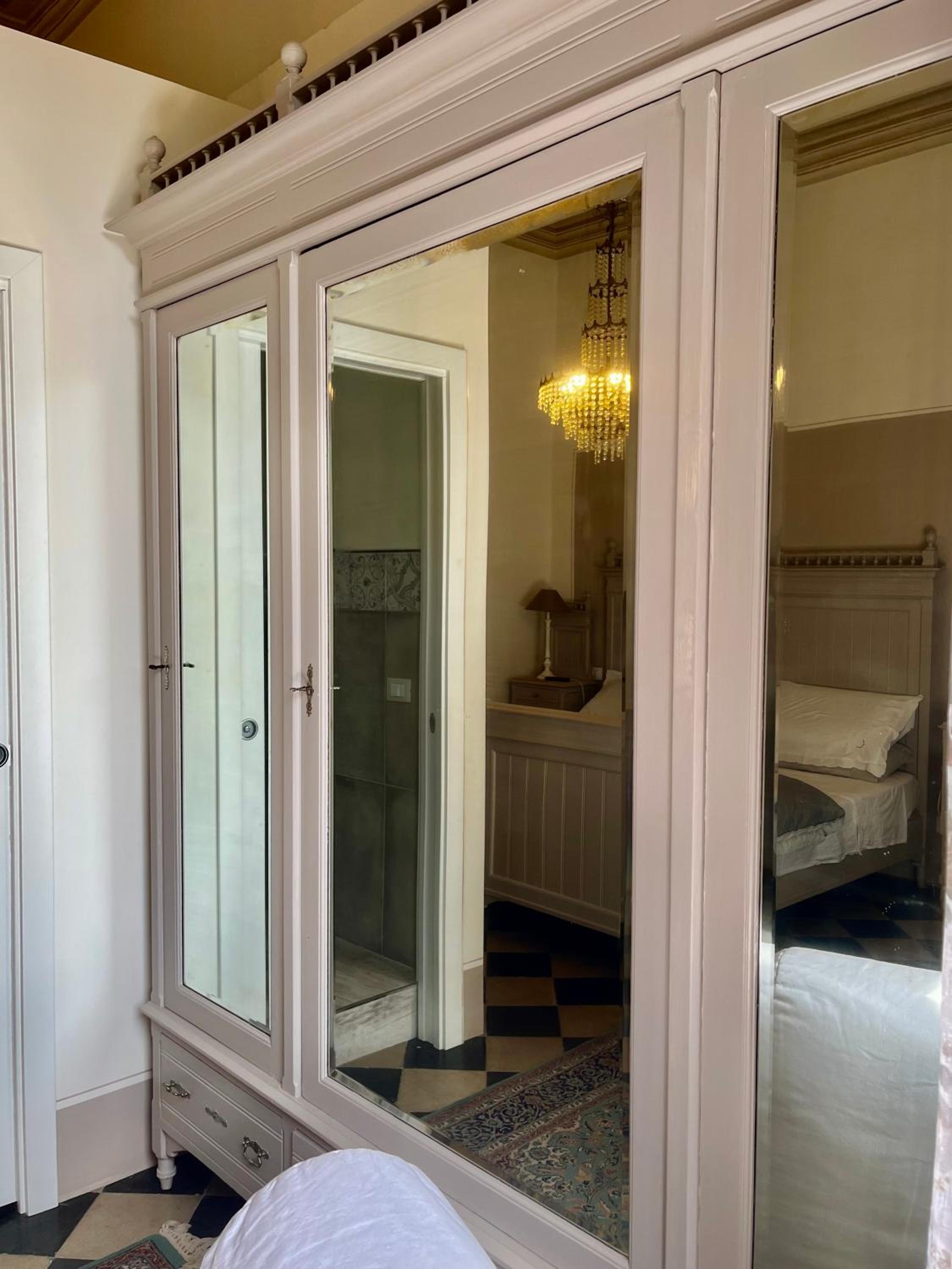 Deluxe Double Room (2 Adults + 1 Child) - Photo 3