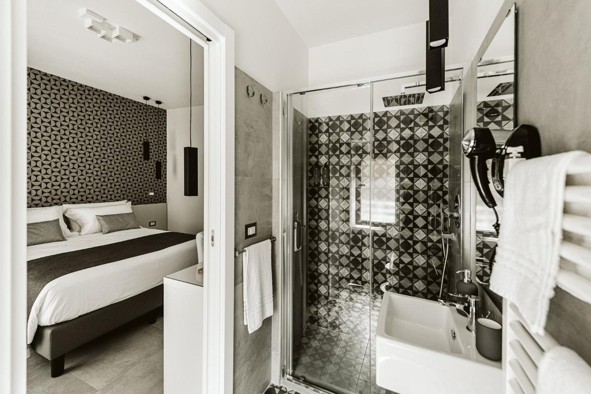 Double or Twin Room with Balcony photo 3