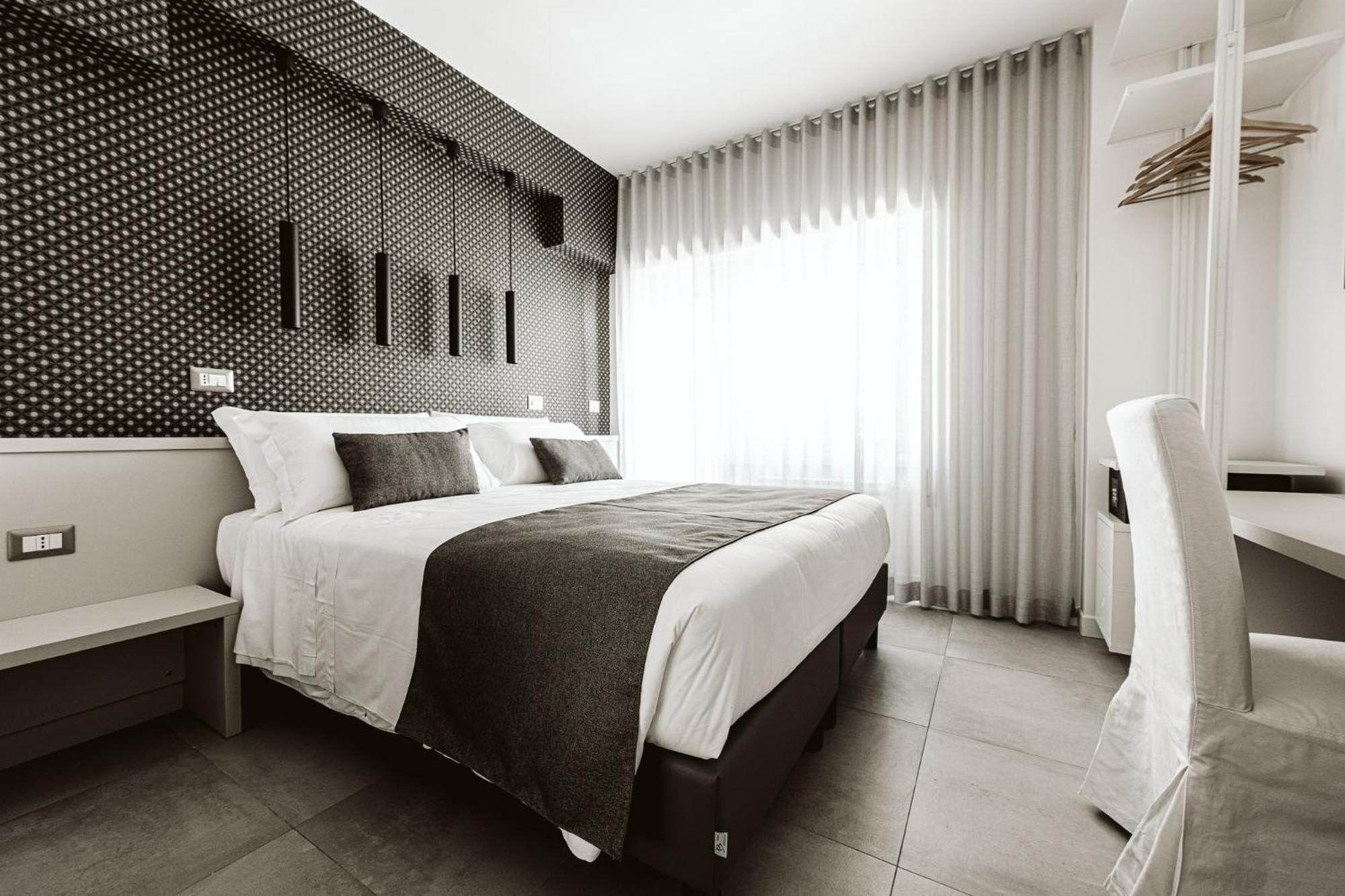 Double or Twin Room with Balcony photo 2