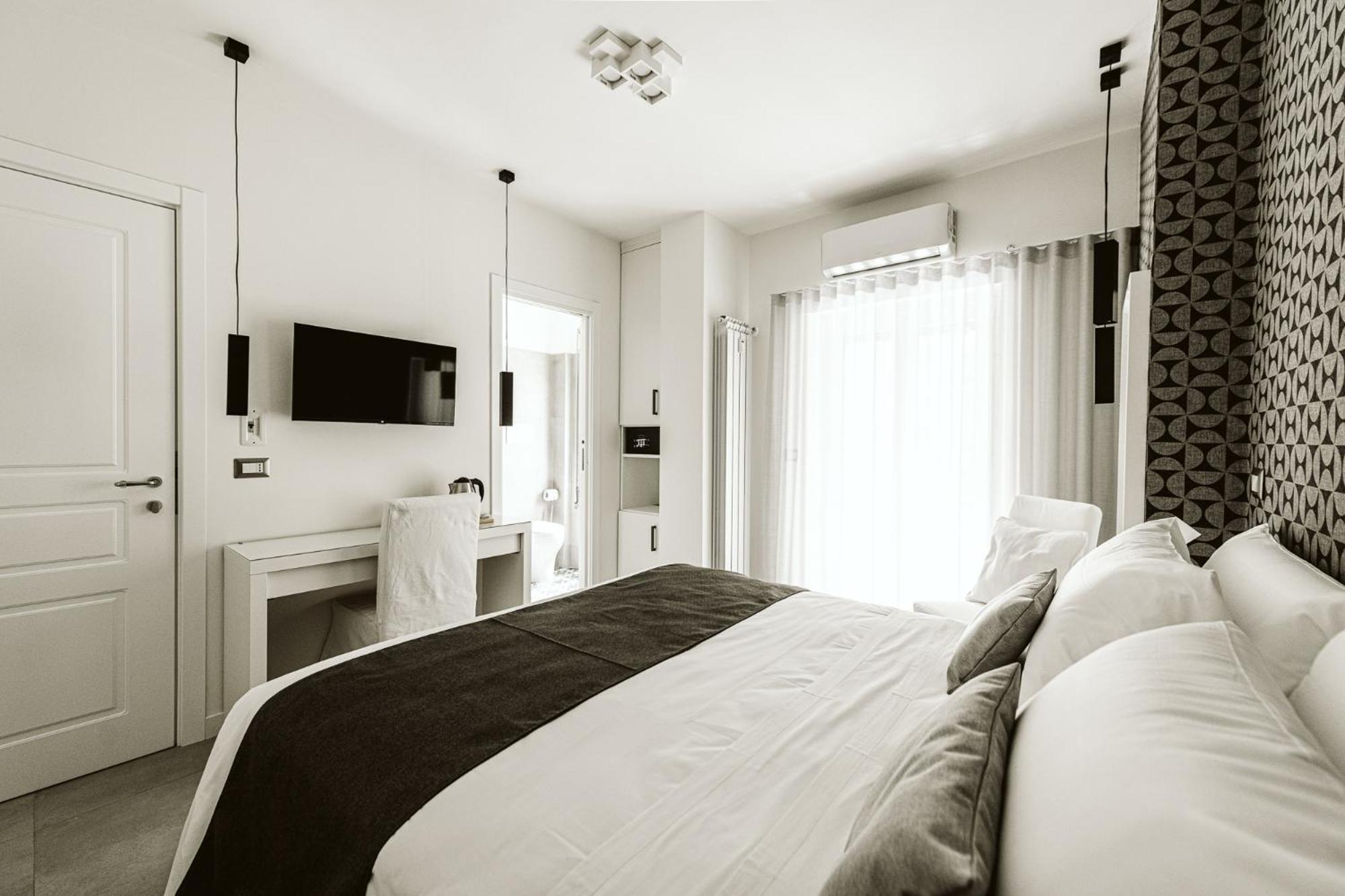 Double or Twin Room with Balcony photo 2