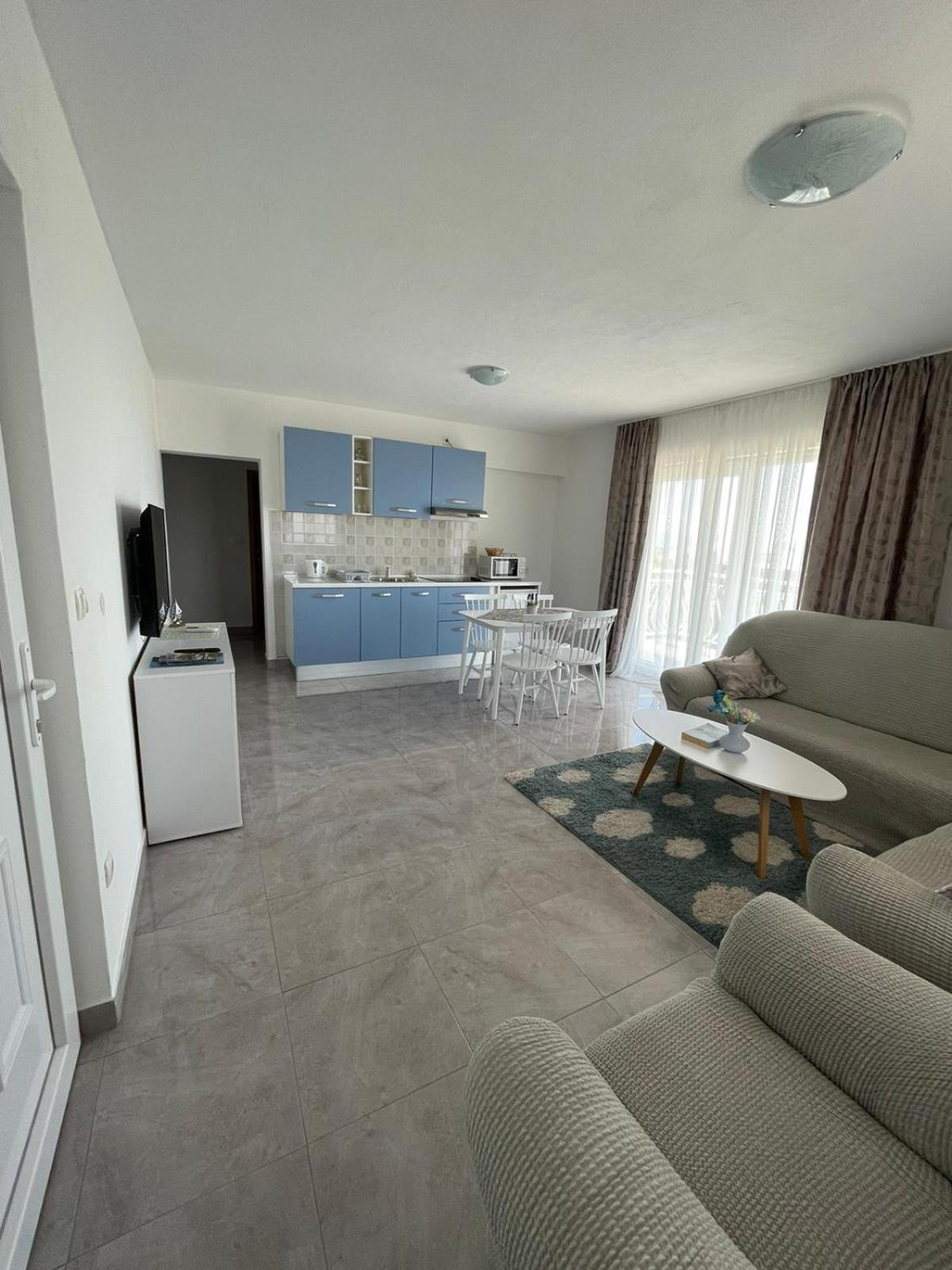 One-Bedroom Apartment - Photo 11
