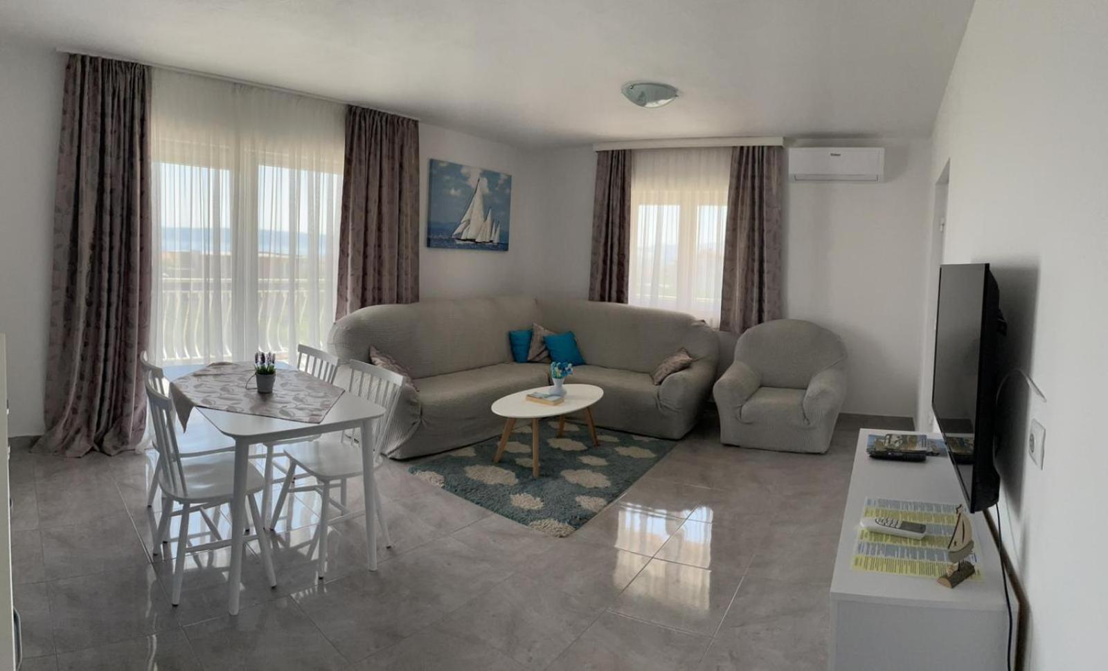 One-Bedroom Apartment - Photo 10