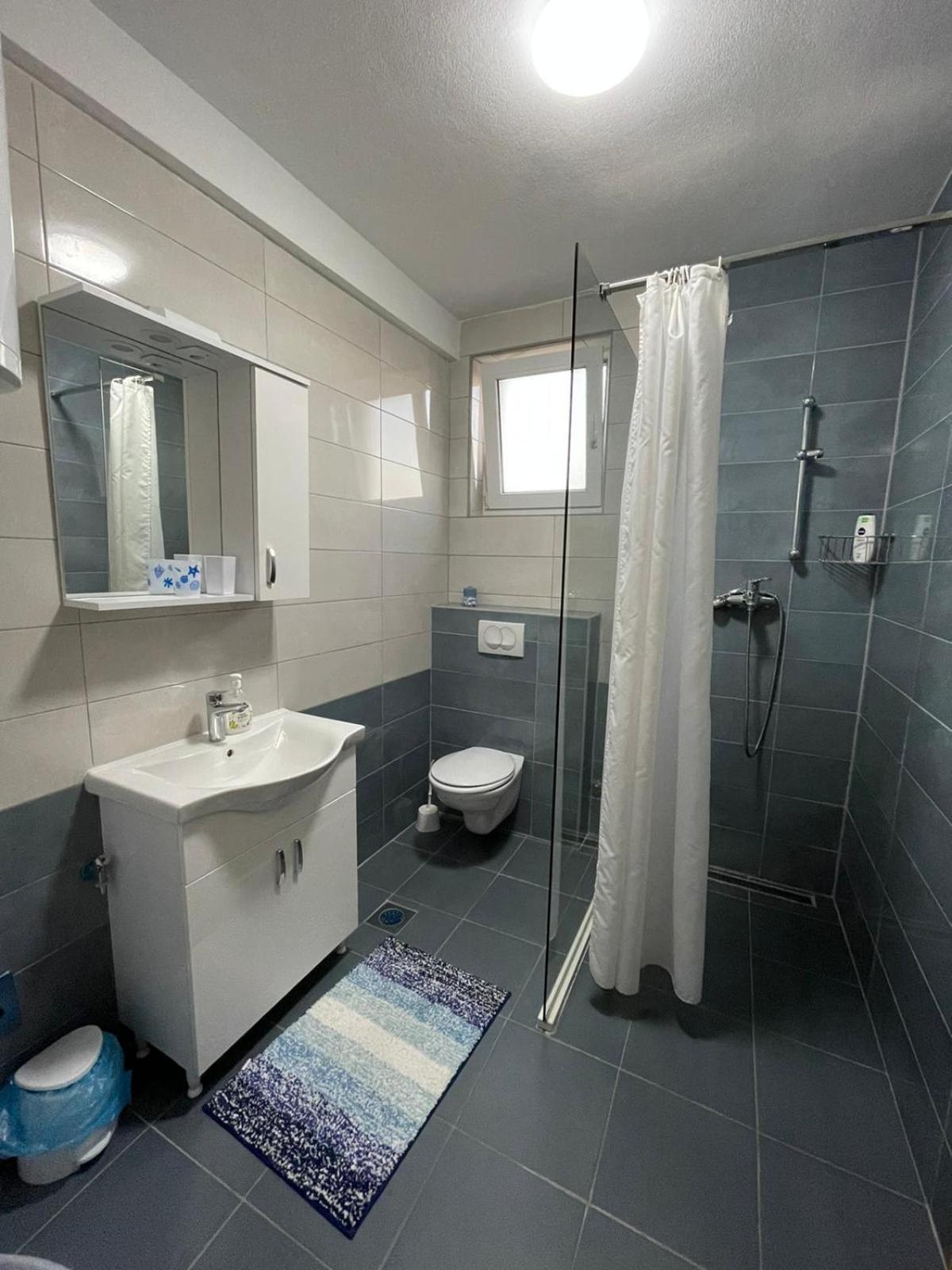 One-Bedroom Apartment - Photo 6