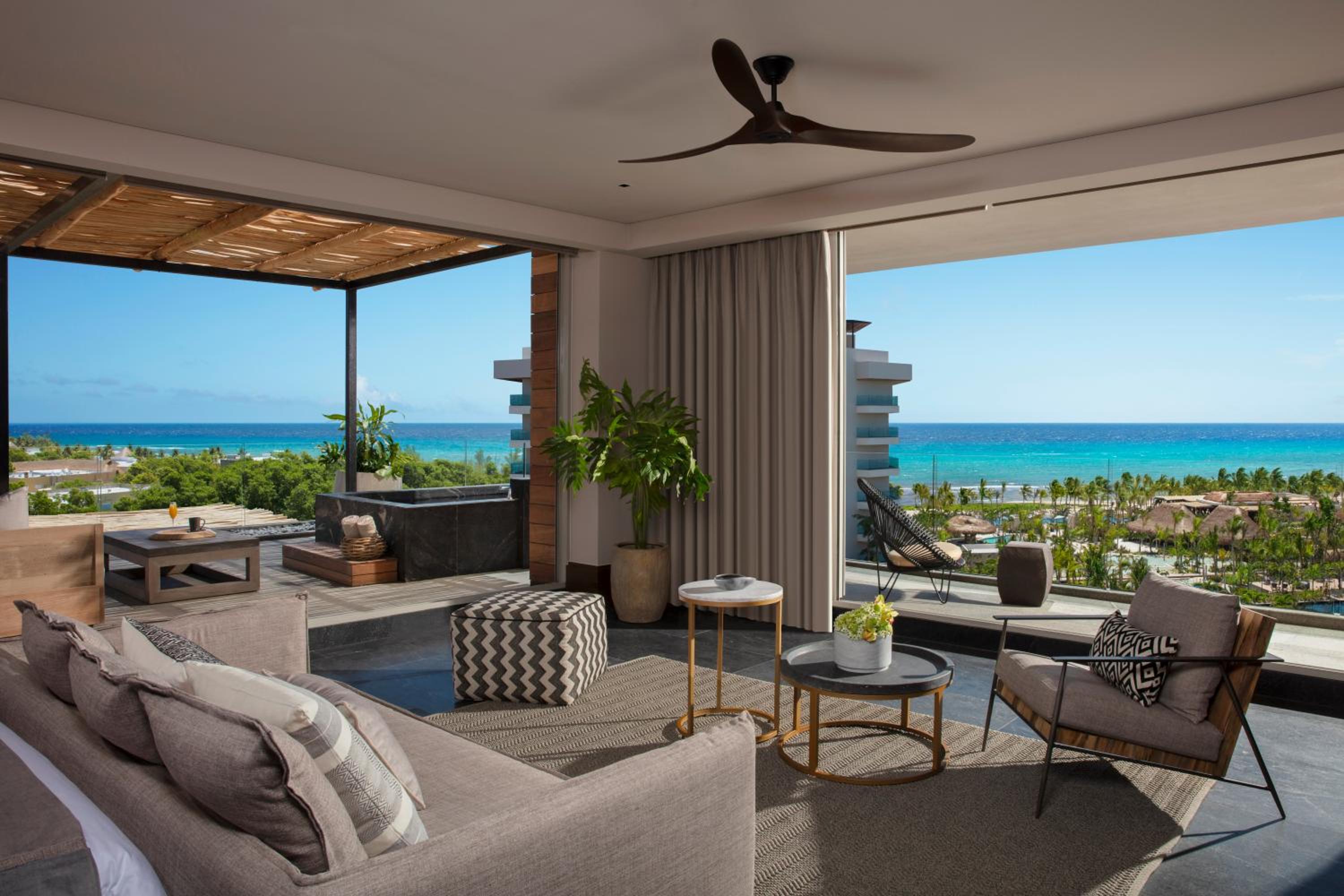 Preferred Club Paramount Suites Ocean View King - Photo 2
